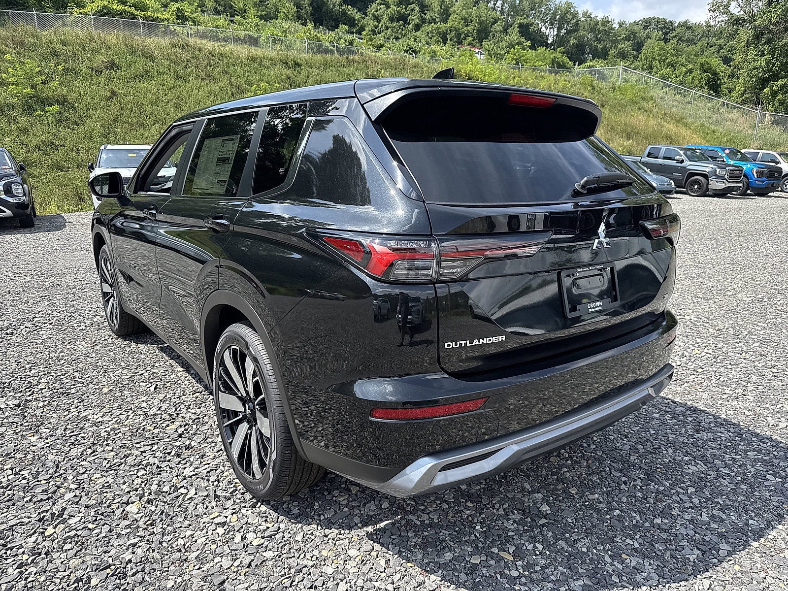 2025 Mitsubishi Outlander SE