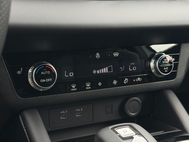 2026 Mitsubishi Outlander LE