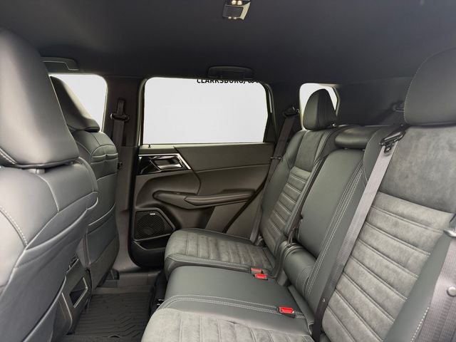 2026 Mitsubishi Outlander LE