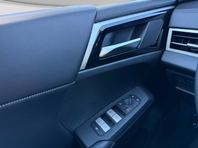2026 Mitsubishi Outlander LE
