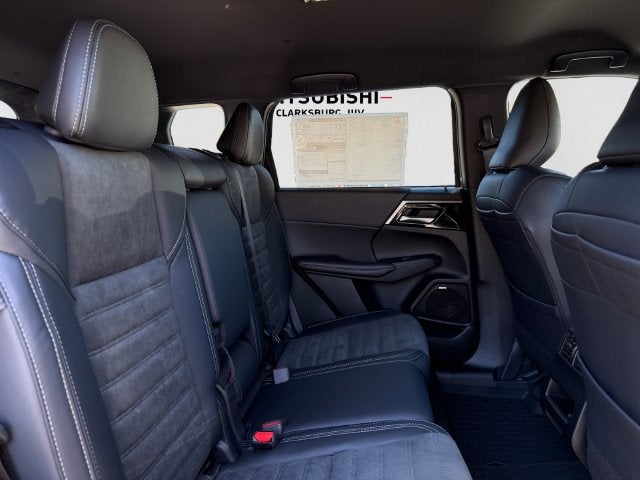 2026 Mitsubishi Outlander LE