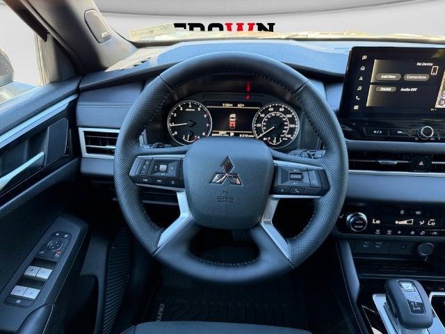 2026 Mitsubishi Outlander LE
