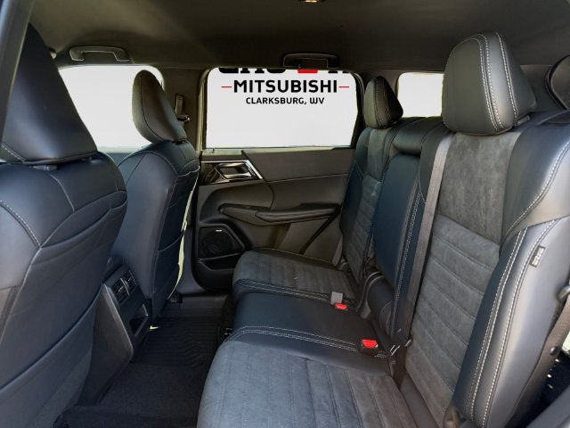 2026 Mitsubishi Outlander LE