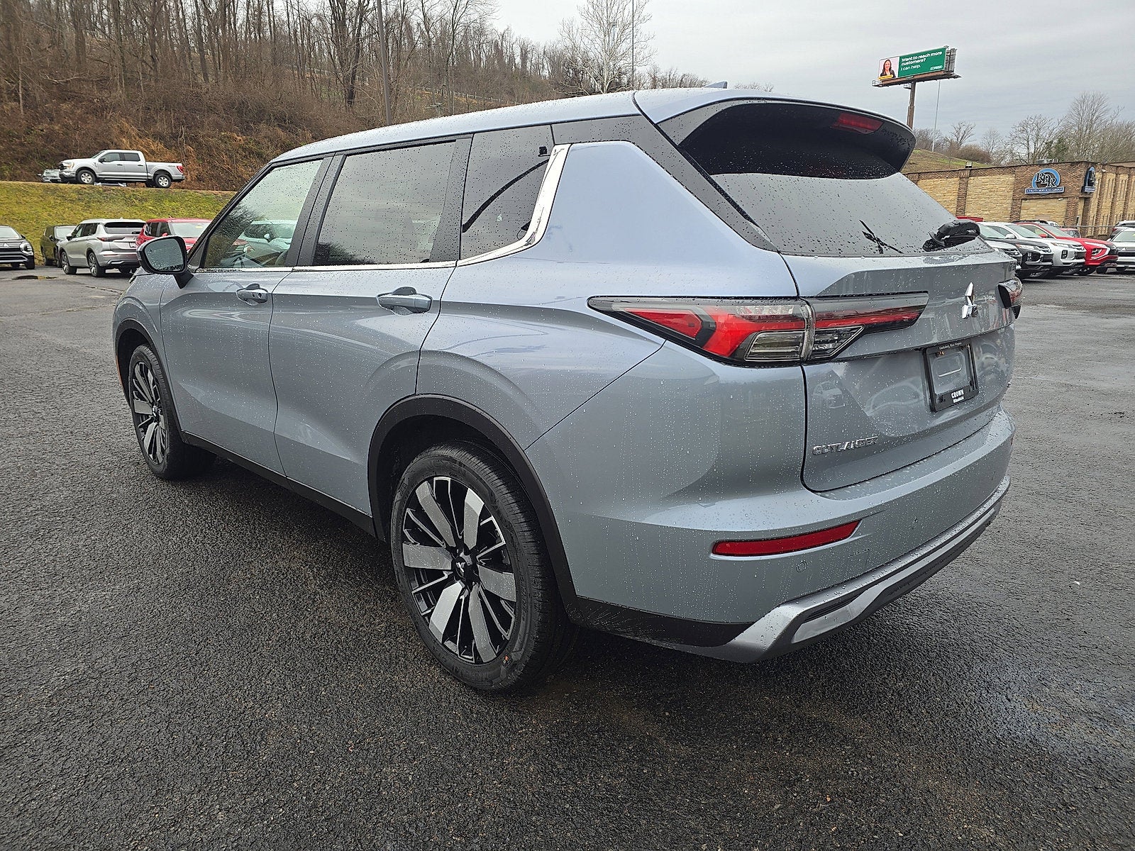 2026 Mitsubishi Outlander SE