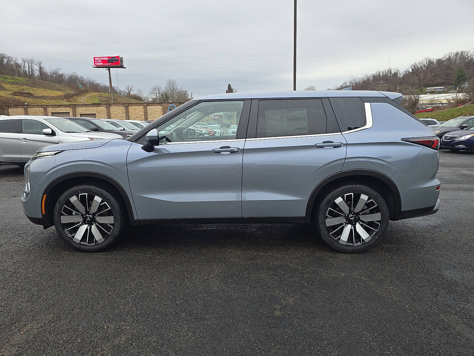 2026 Mitsubishi Outlander SE