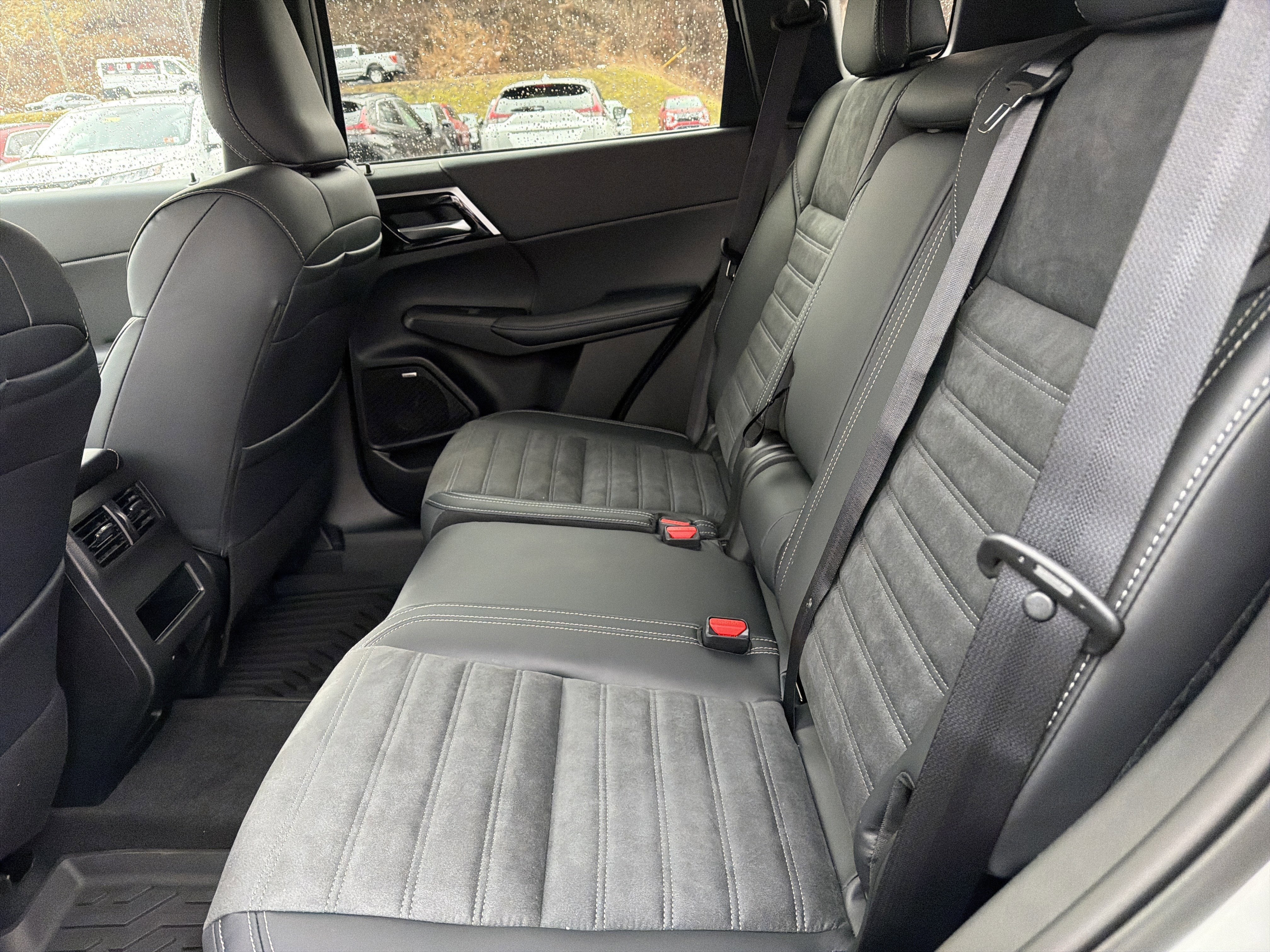 2026 Mitsubishi Outlander SE