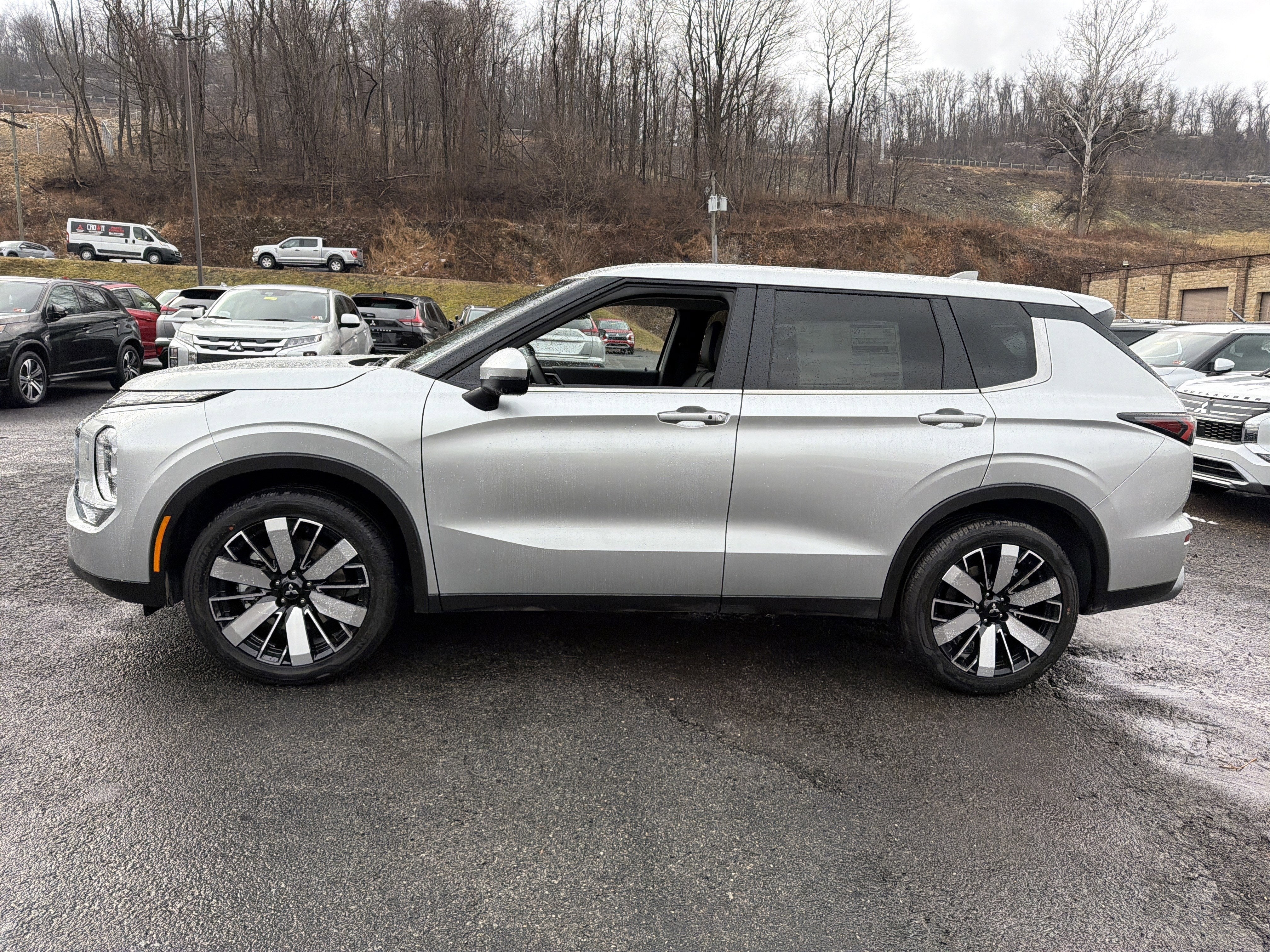 2026 Mitsubishi Outlander SE