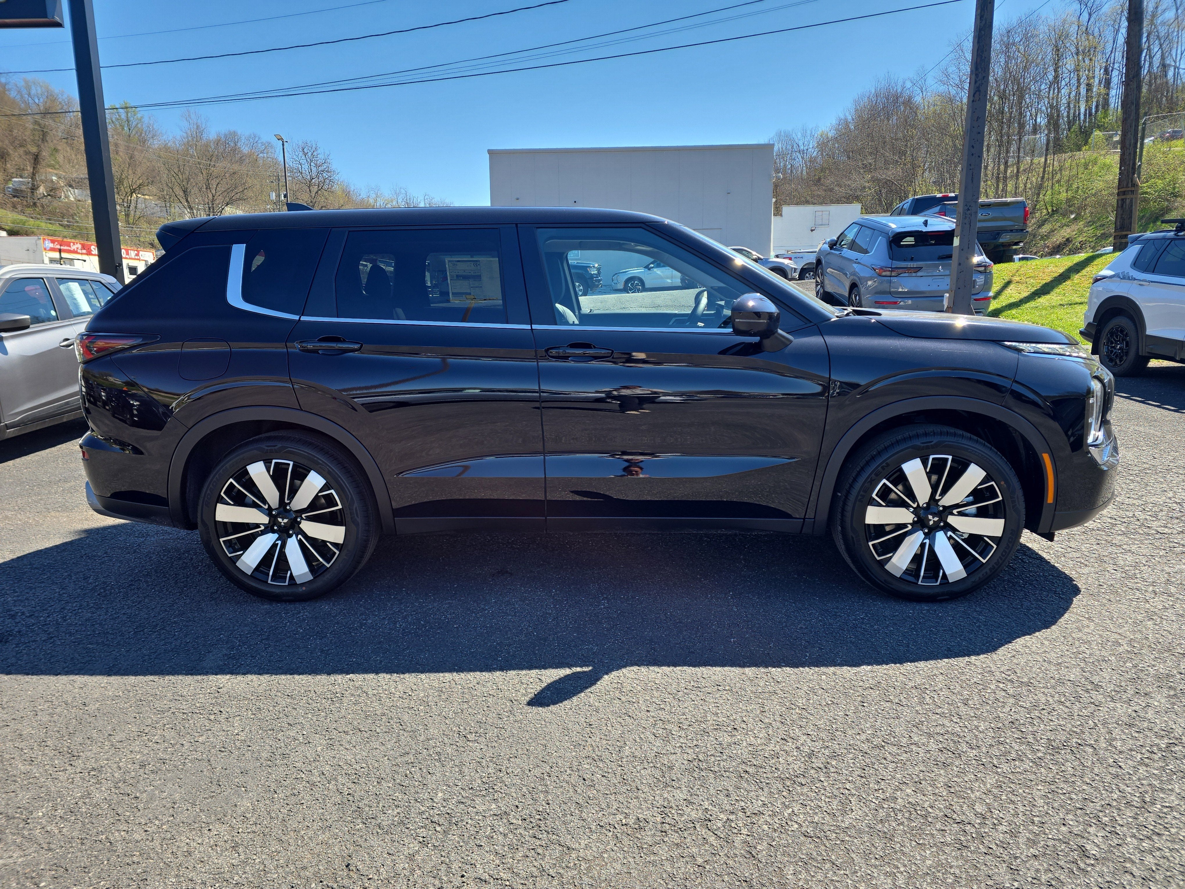 2026 Mitsubishi Outlander SE