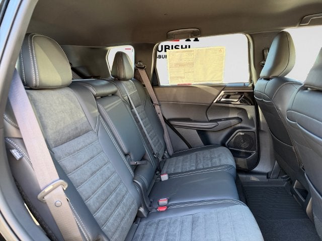 2026 Mitsubishi Outlander LE