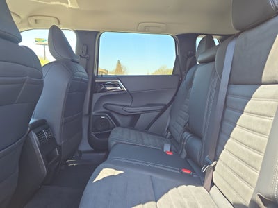 2026 Mitsubishi Outlander SE