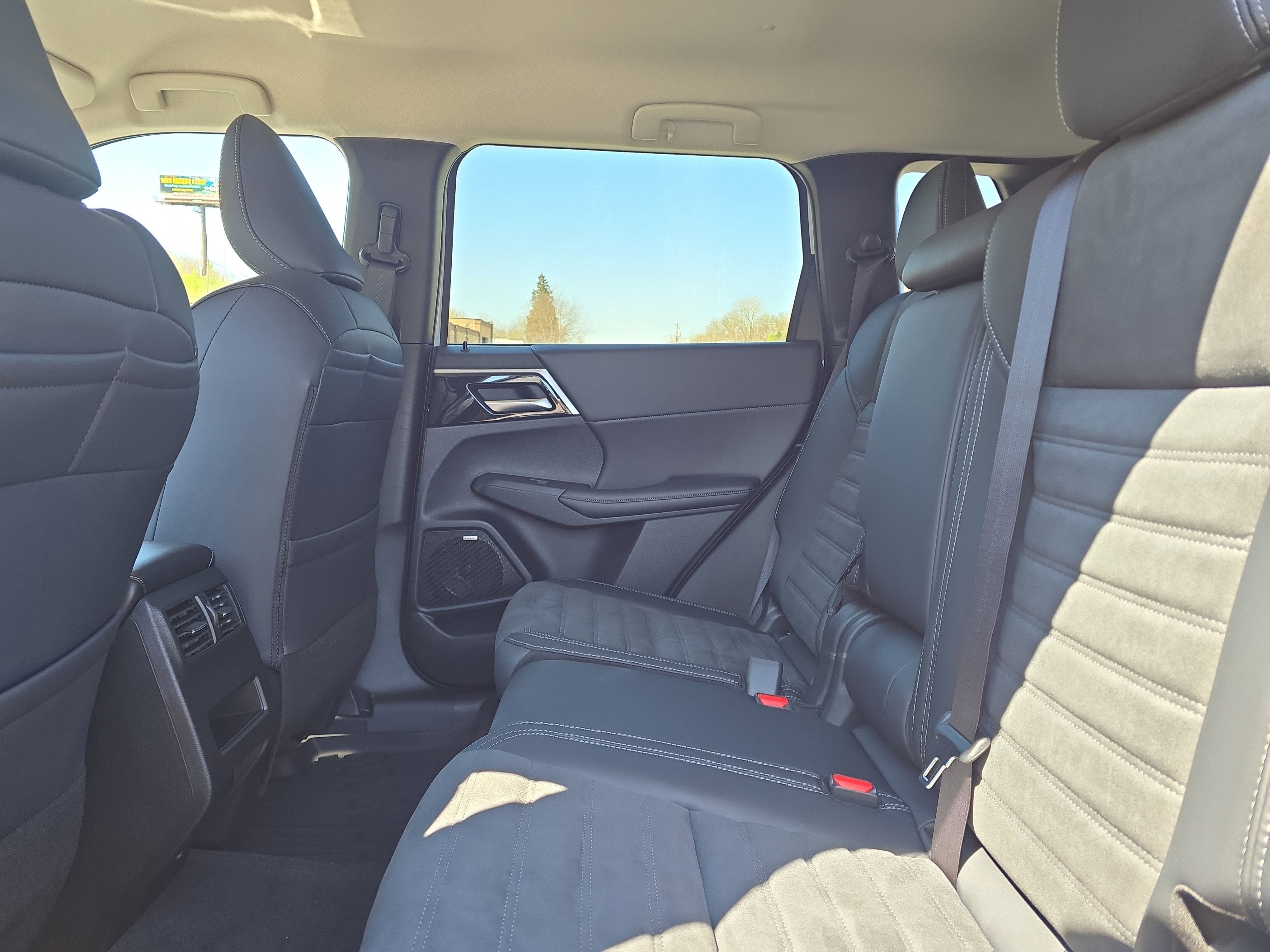 2026 Mitsubishi Outlander SE