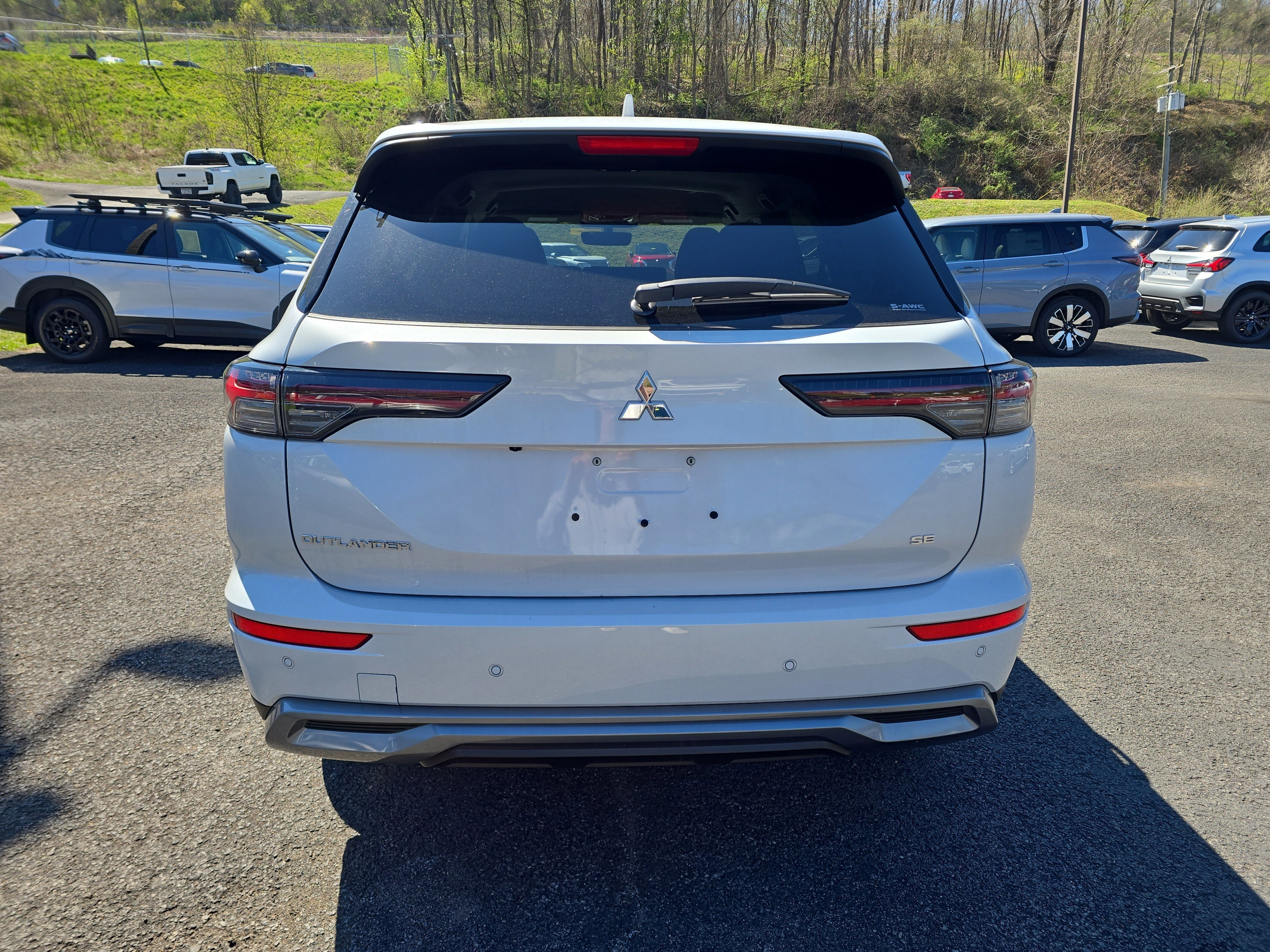 2026 Mitsubishi Outlander SE