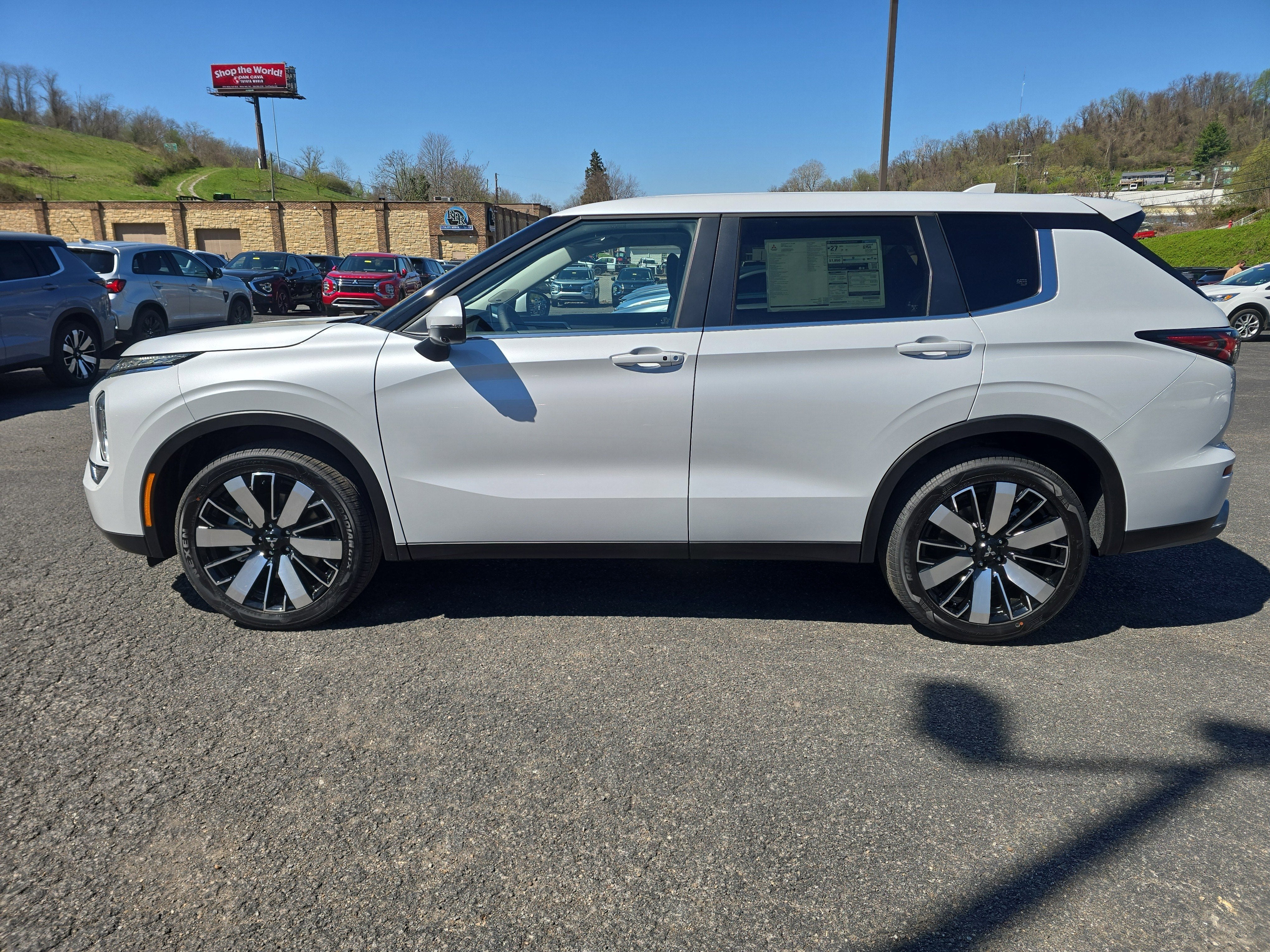 2026 Mitsubishi Outlander SE