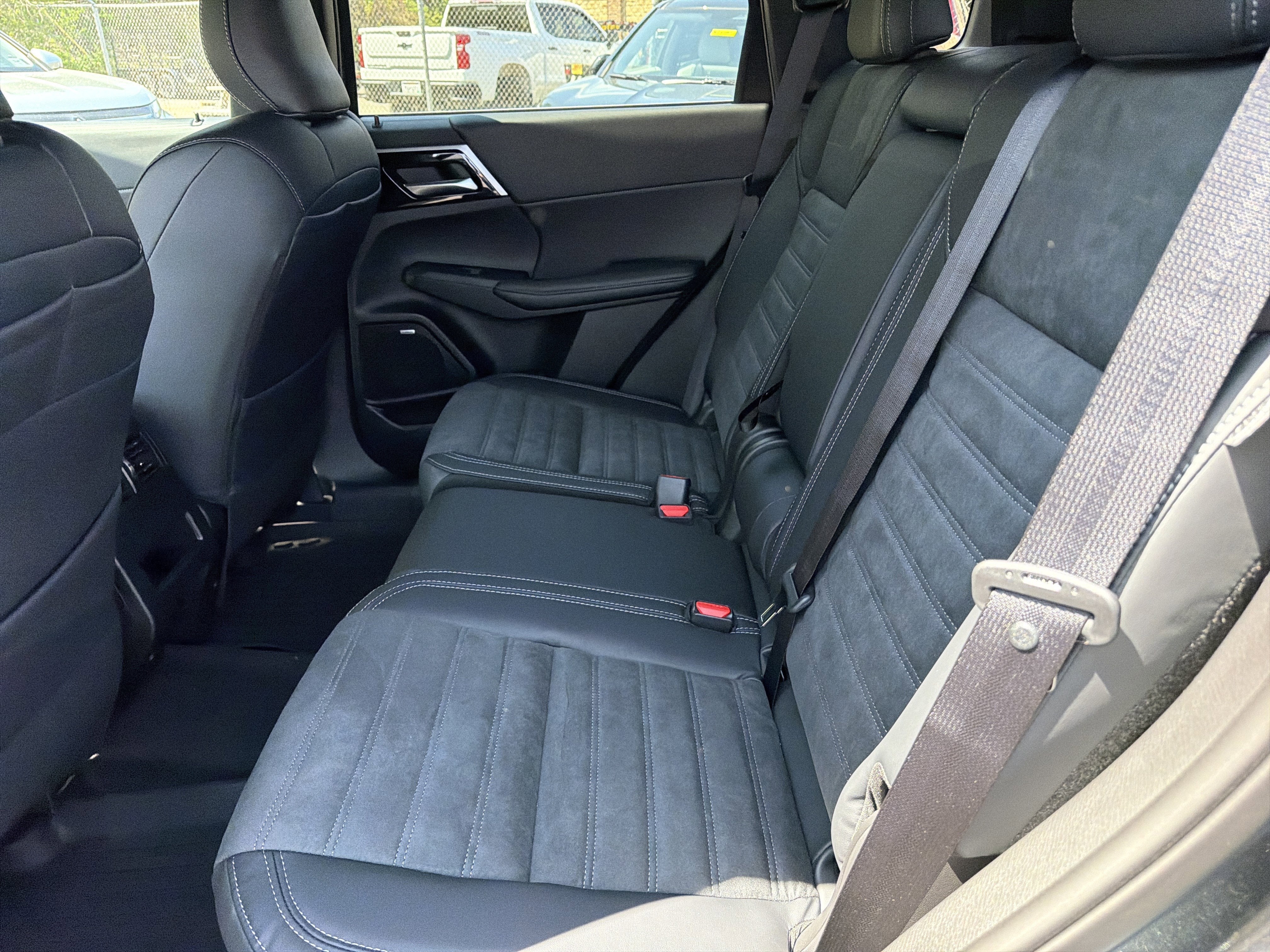 2026 Mitsubishi Outlander LE