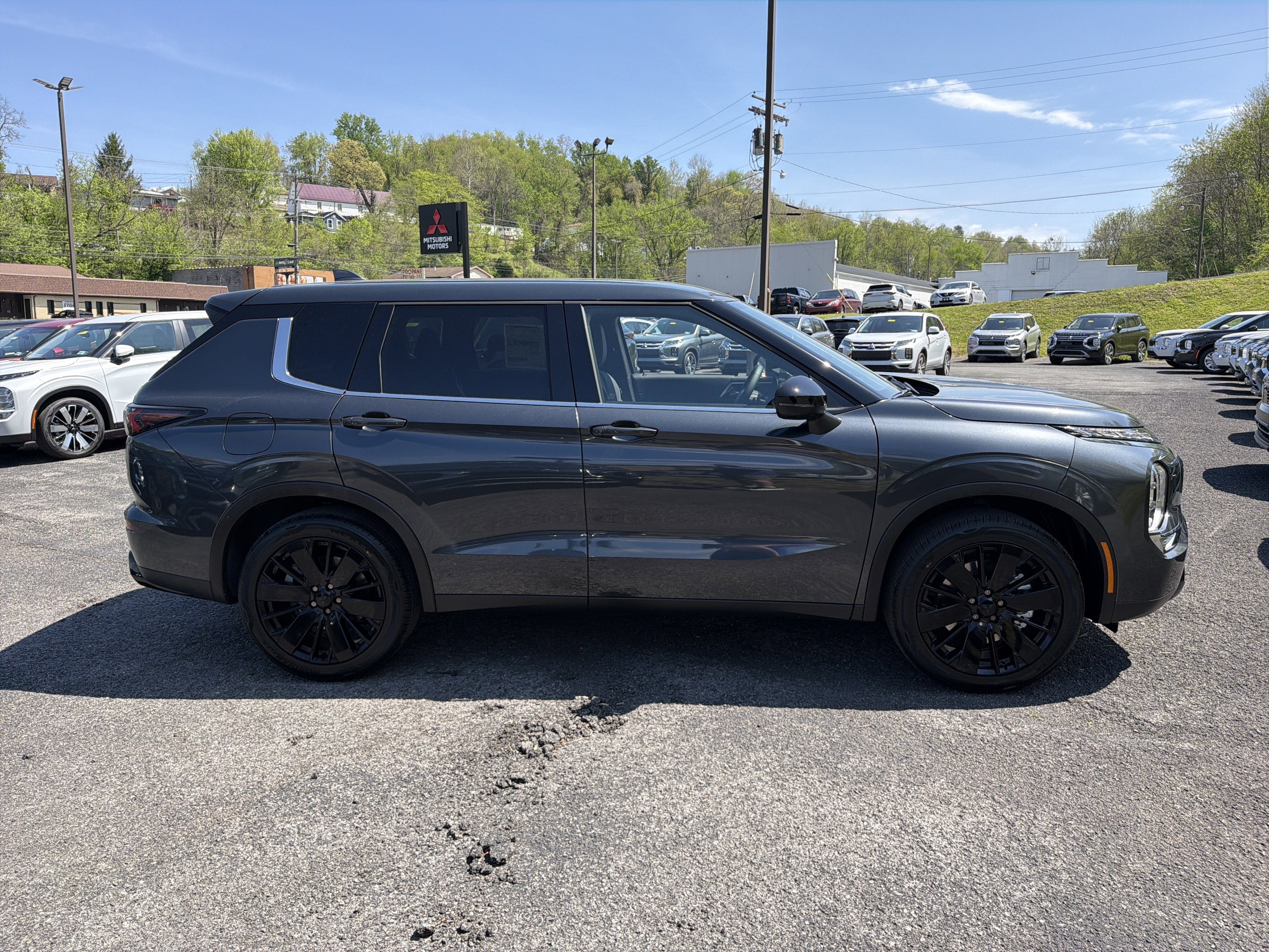 2026 Mitsubishi Outlander LE