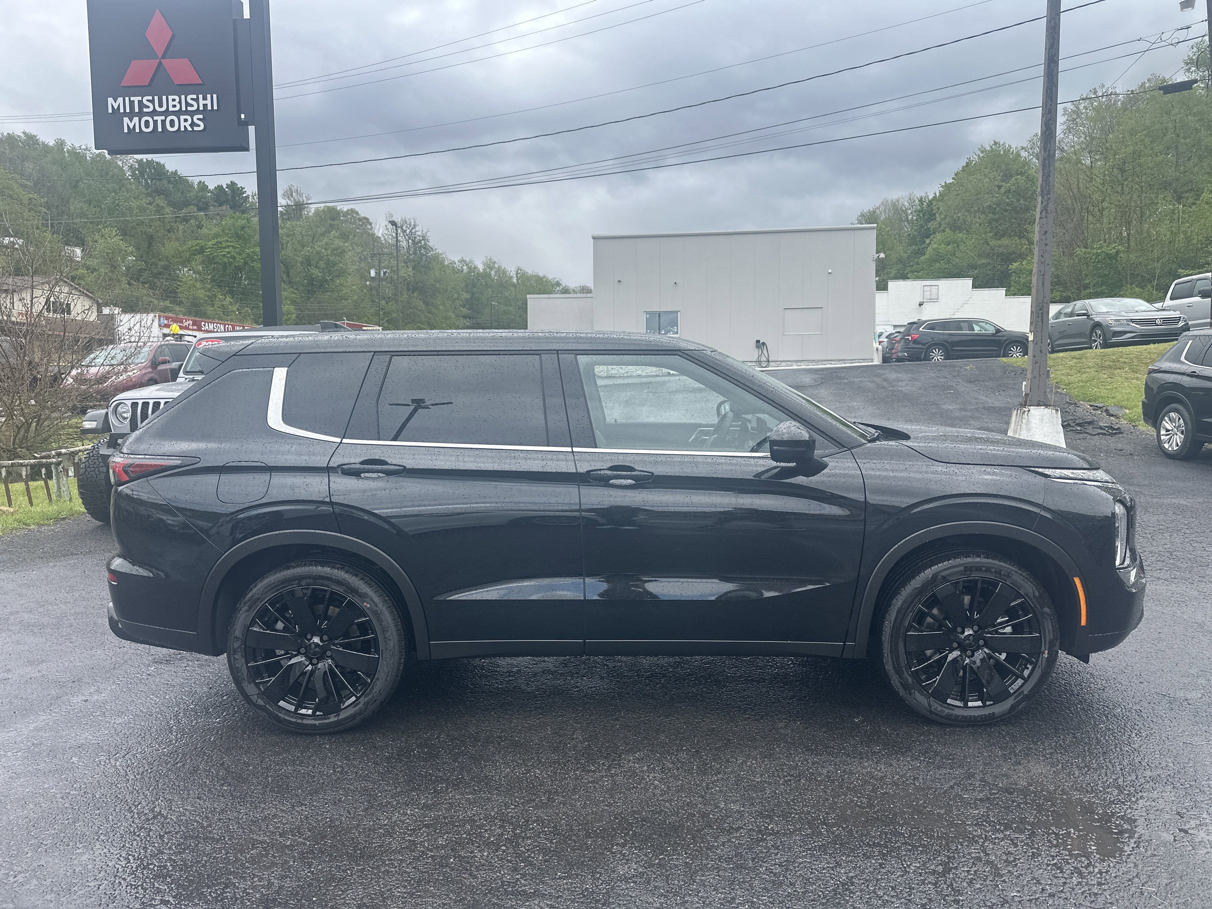 2026 Mitsubishi Outlander LE