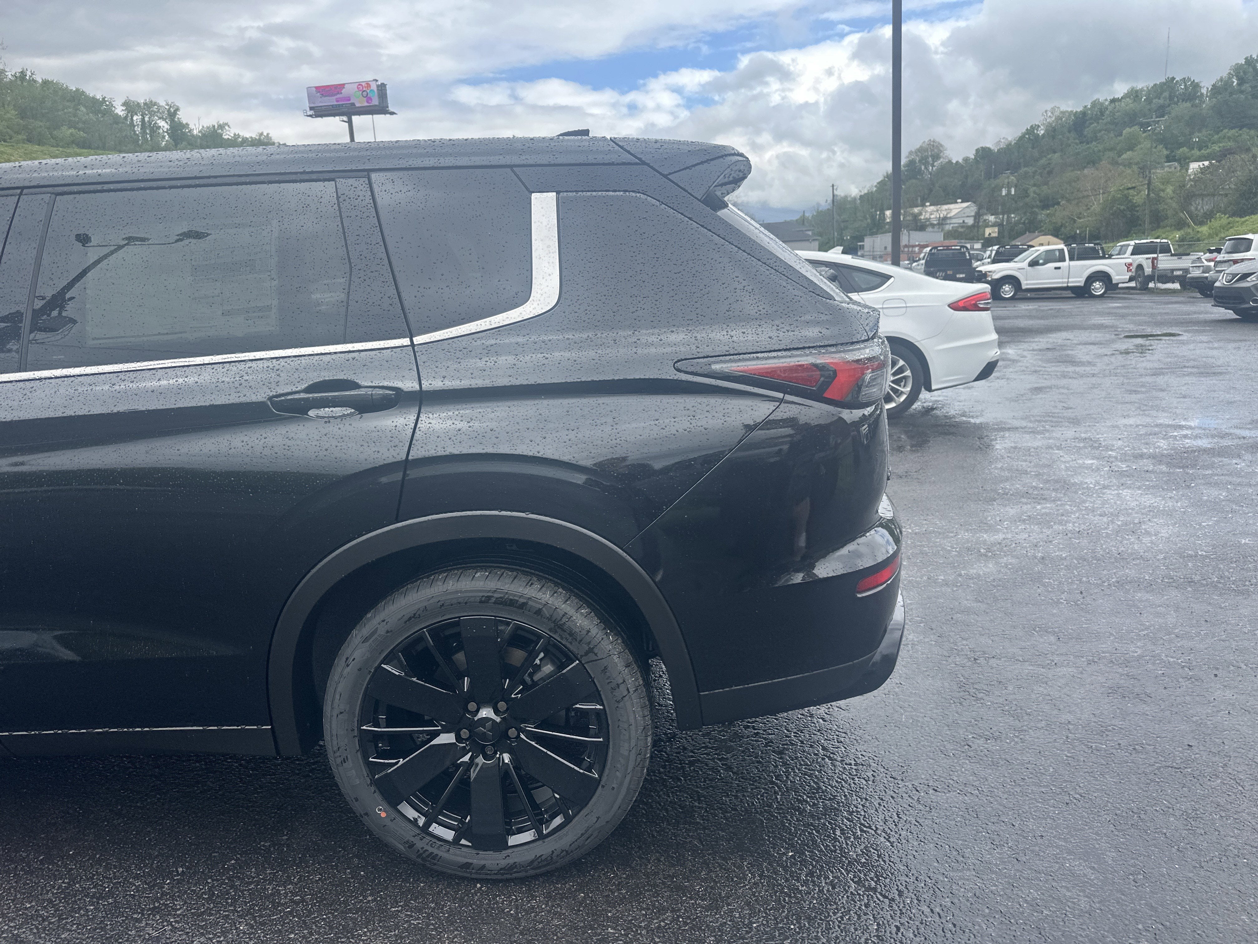 2026 Mitsubishi Outlander LE