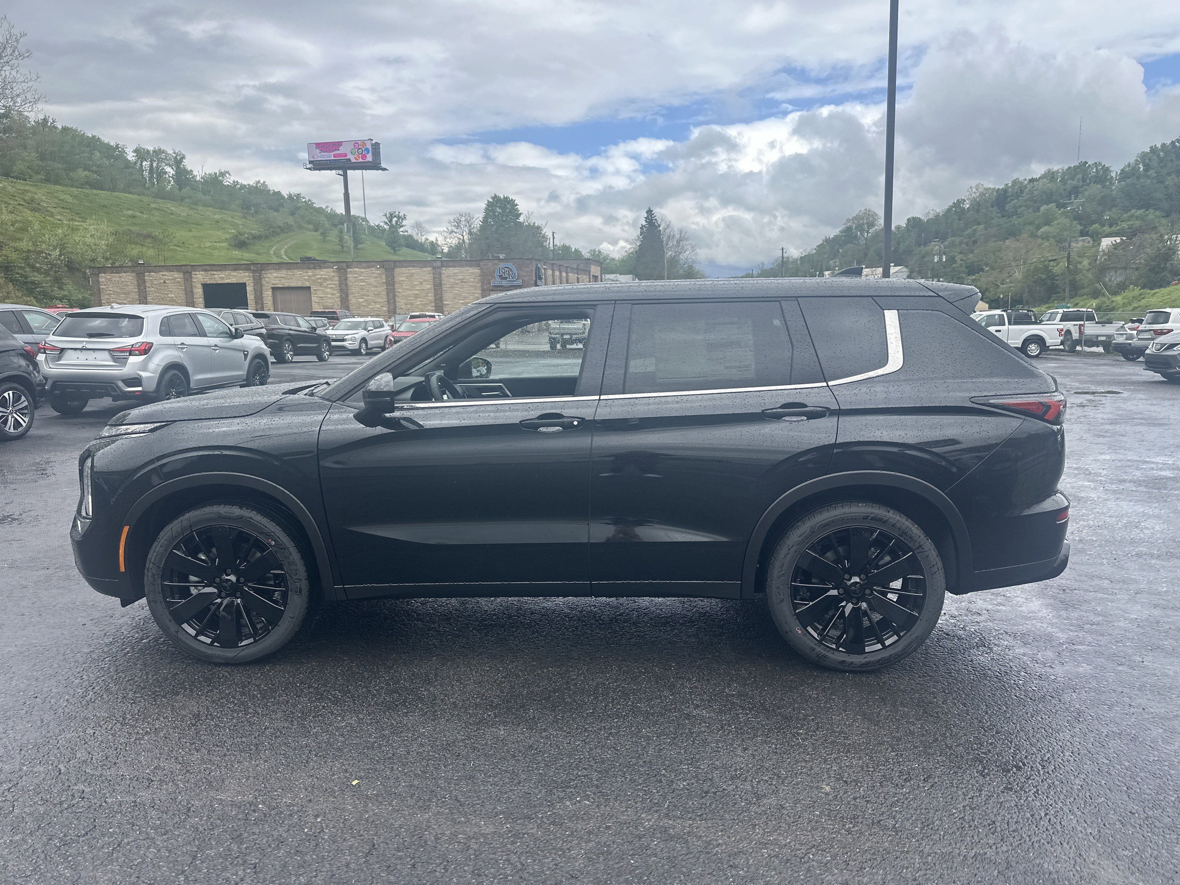 2026 Mitsubishi Outlander LE