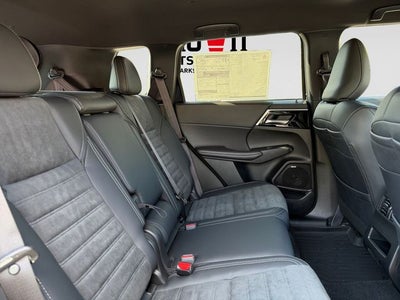 2026 Mitsubishi Outlander LE