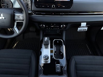 2026 Mitsubishi Outlander LE