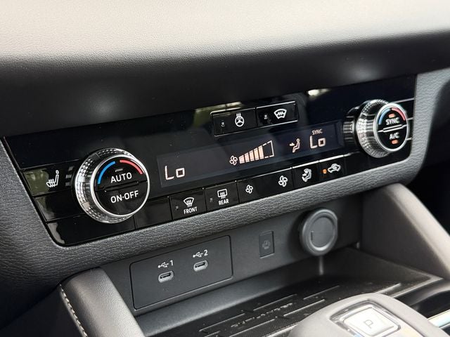 2026 Mitsubishi Outlander LE