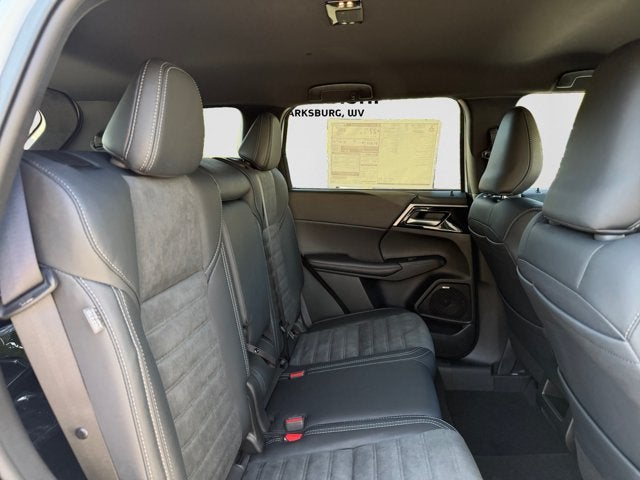 2026 Mitsubishi Outlander LE