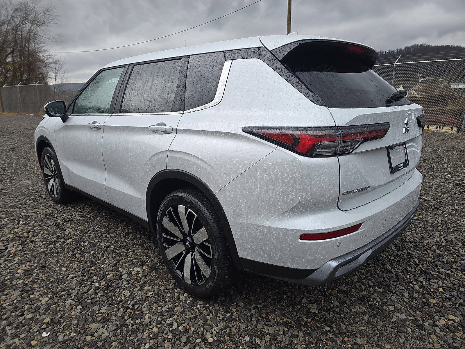 2026 Mitsubishi Outlander SE