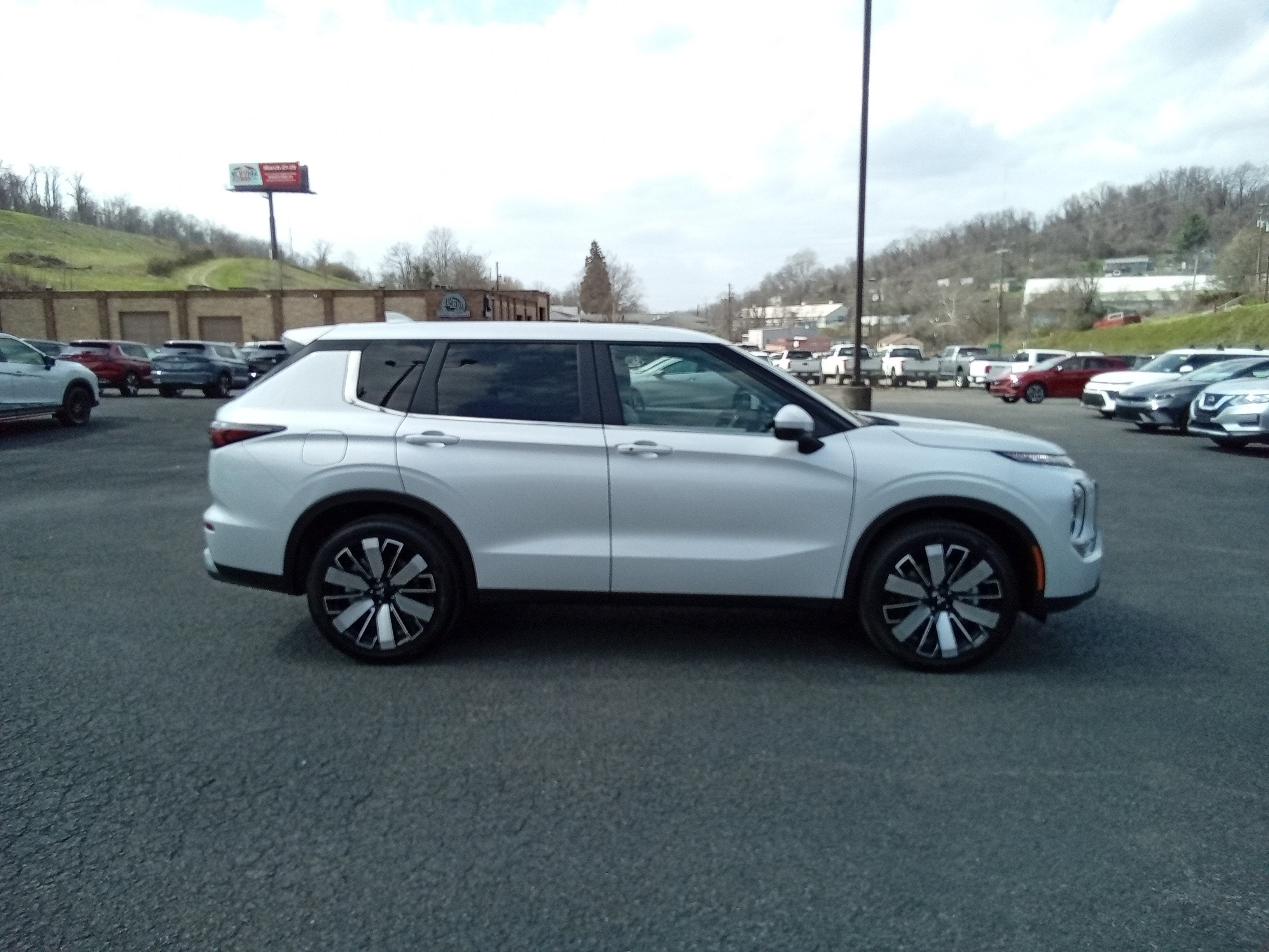 2026 Mitsubishi Outlander SE