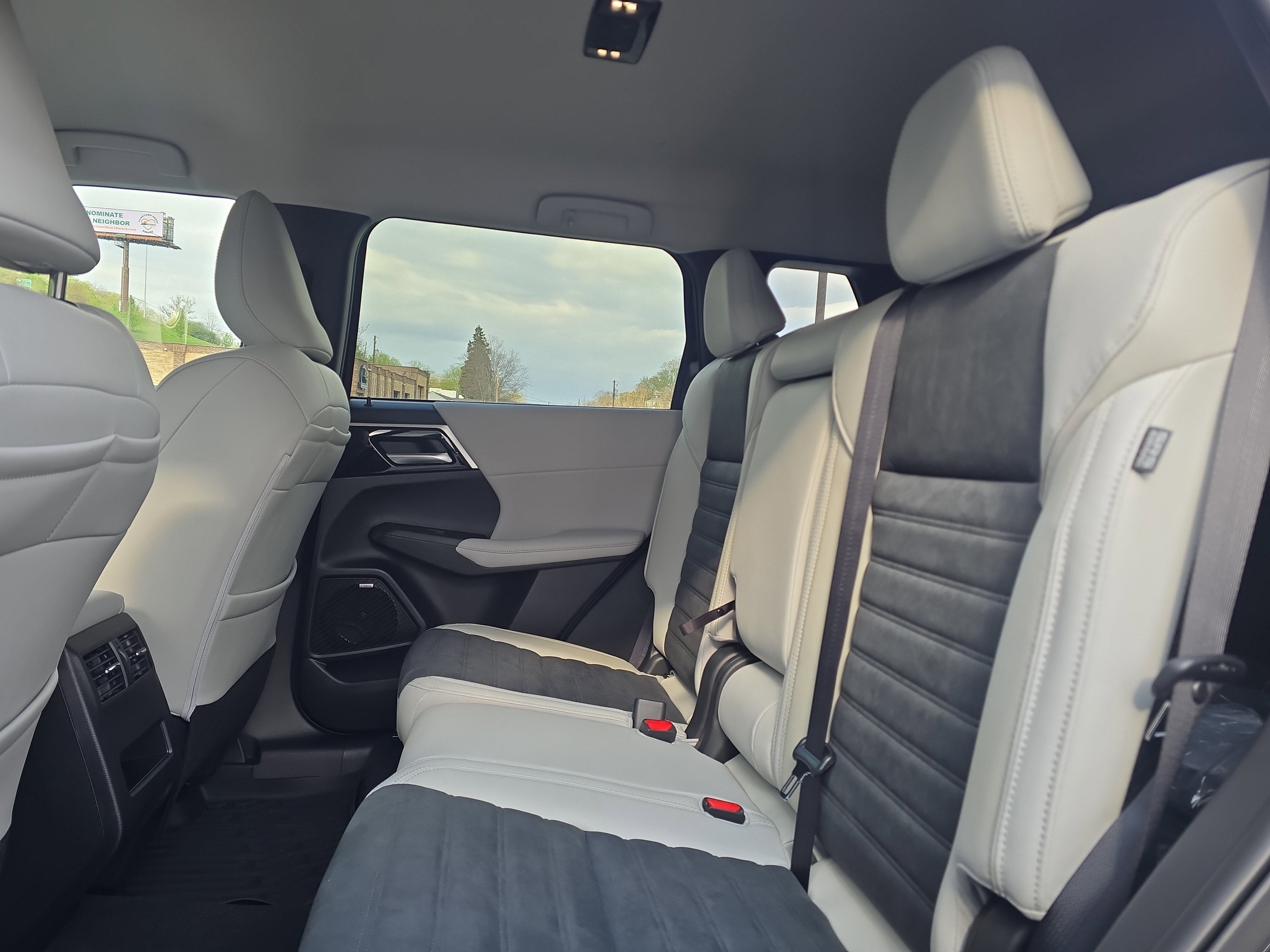 2026 Mitsubishi Outlander SE