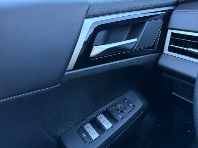 2026 Mitsubishi Outlander LE
