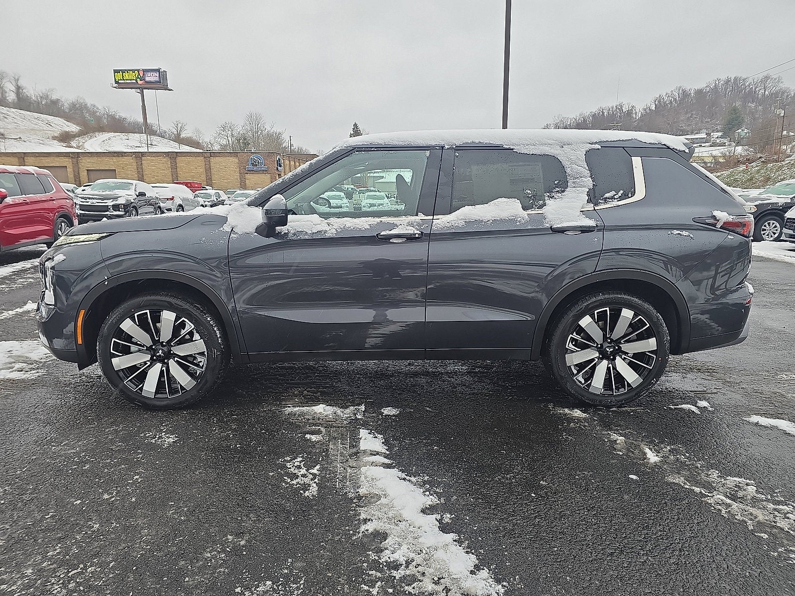 2026 Mitsubishi Outlander SE