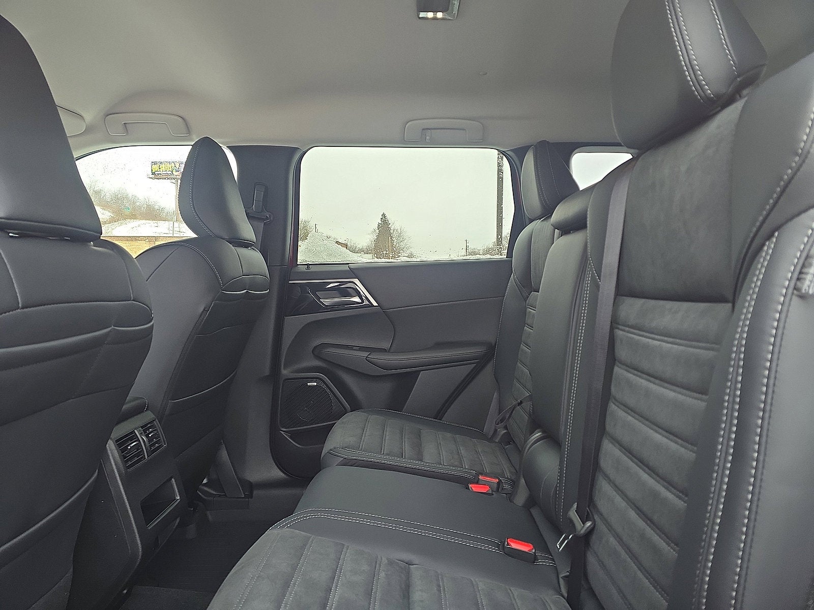 2026 Mitsubishi Outlander SE