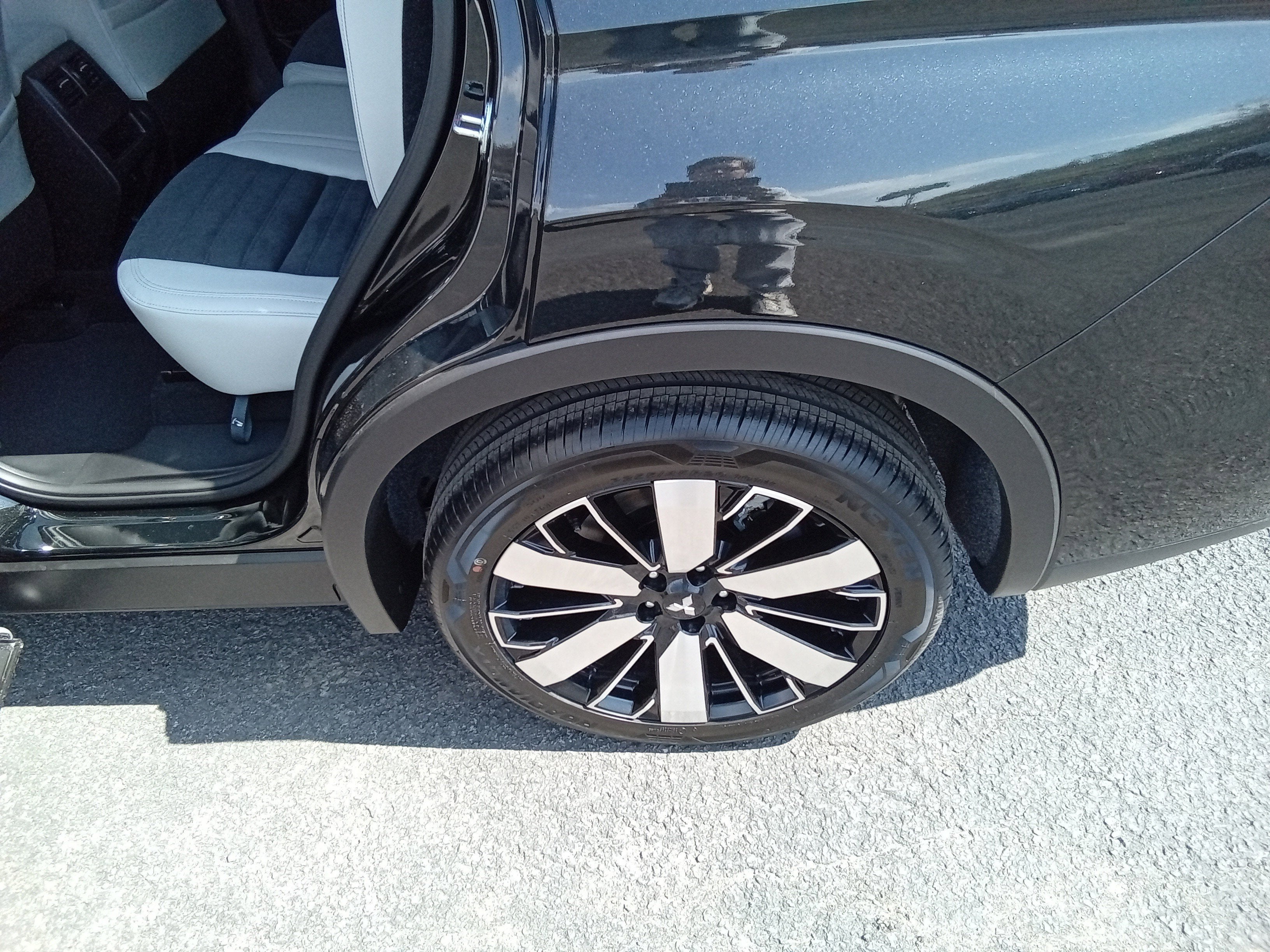 2026 Mitsubishi Outlander SE