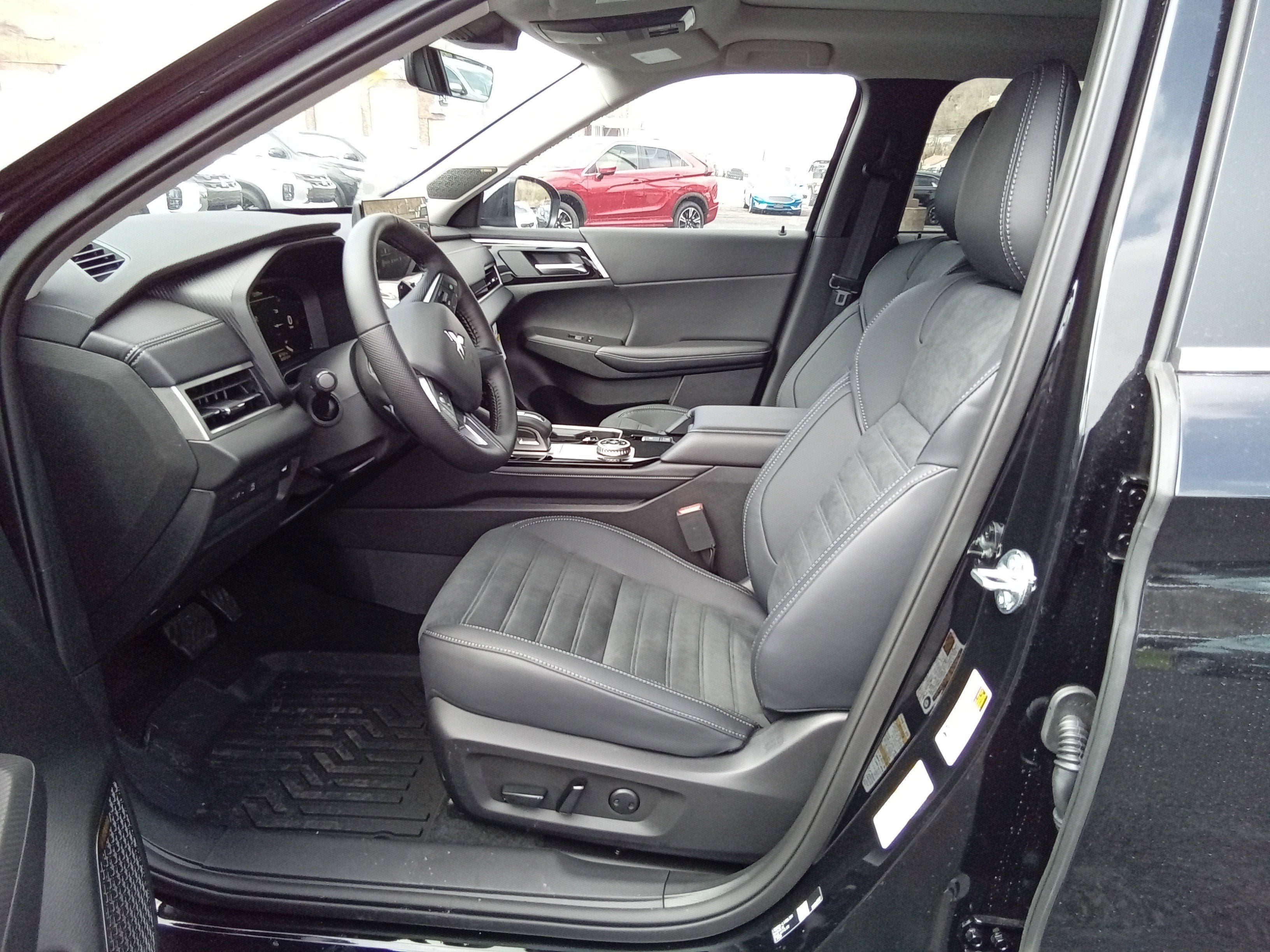 2026 Mitsubishi Outlander SE