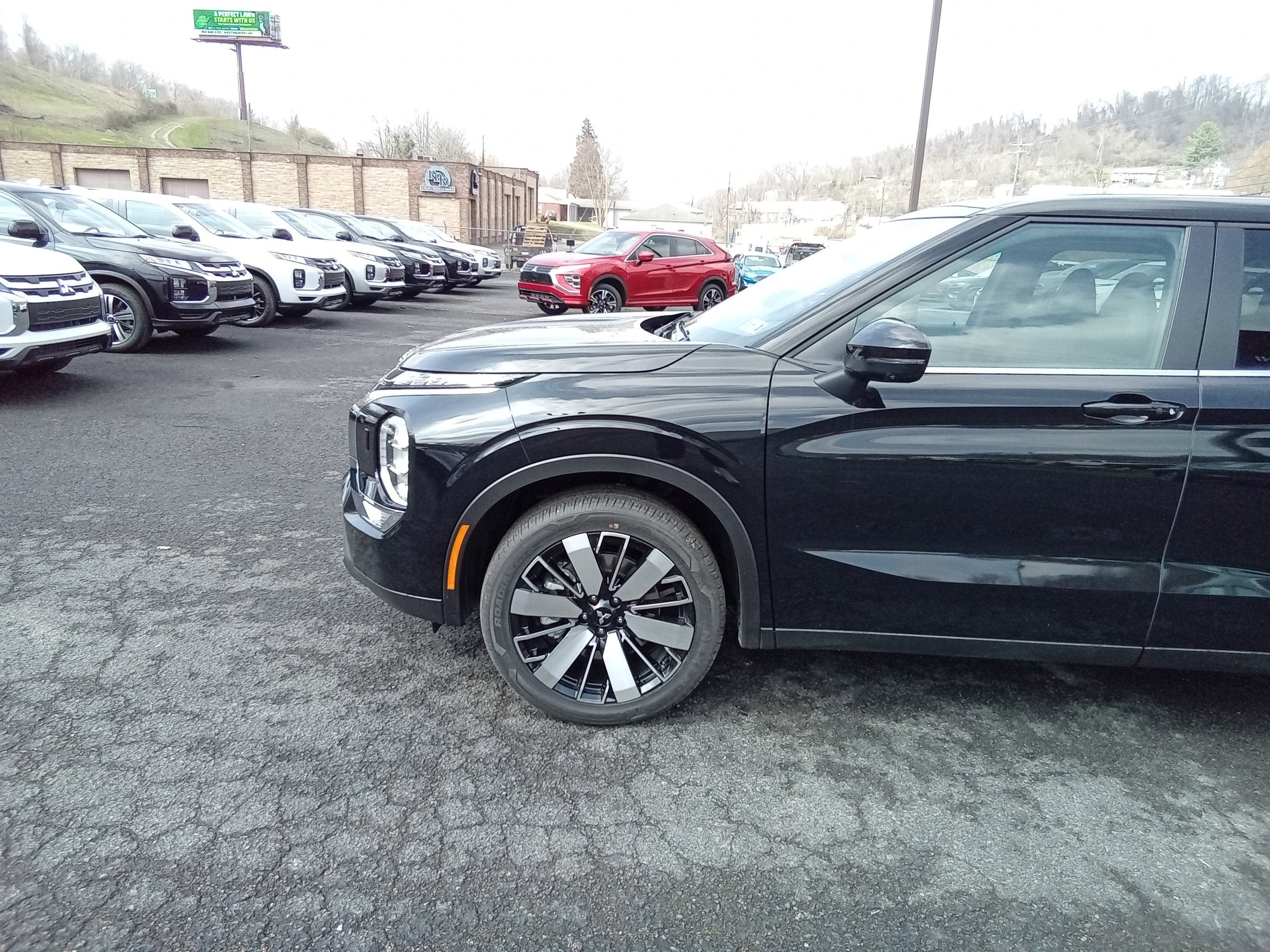 2026 Mitsubishi Outlander SE