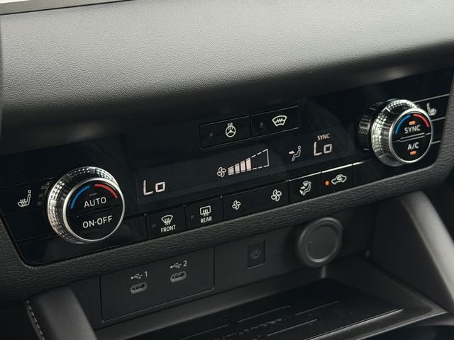 2026 Mitsubishi Outlander LE