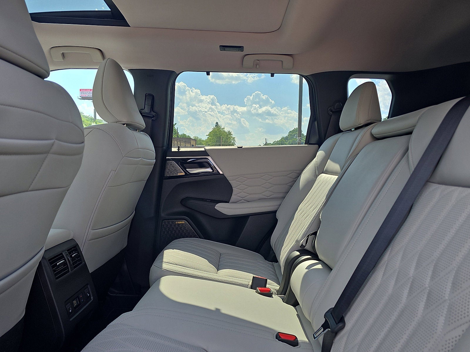 2025 Mitsubishi Outlander Platinum Edition