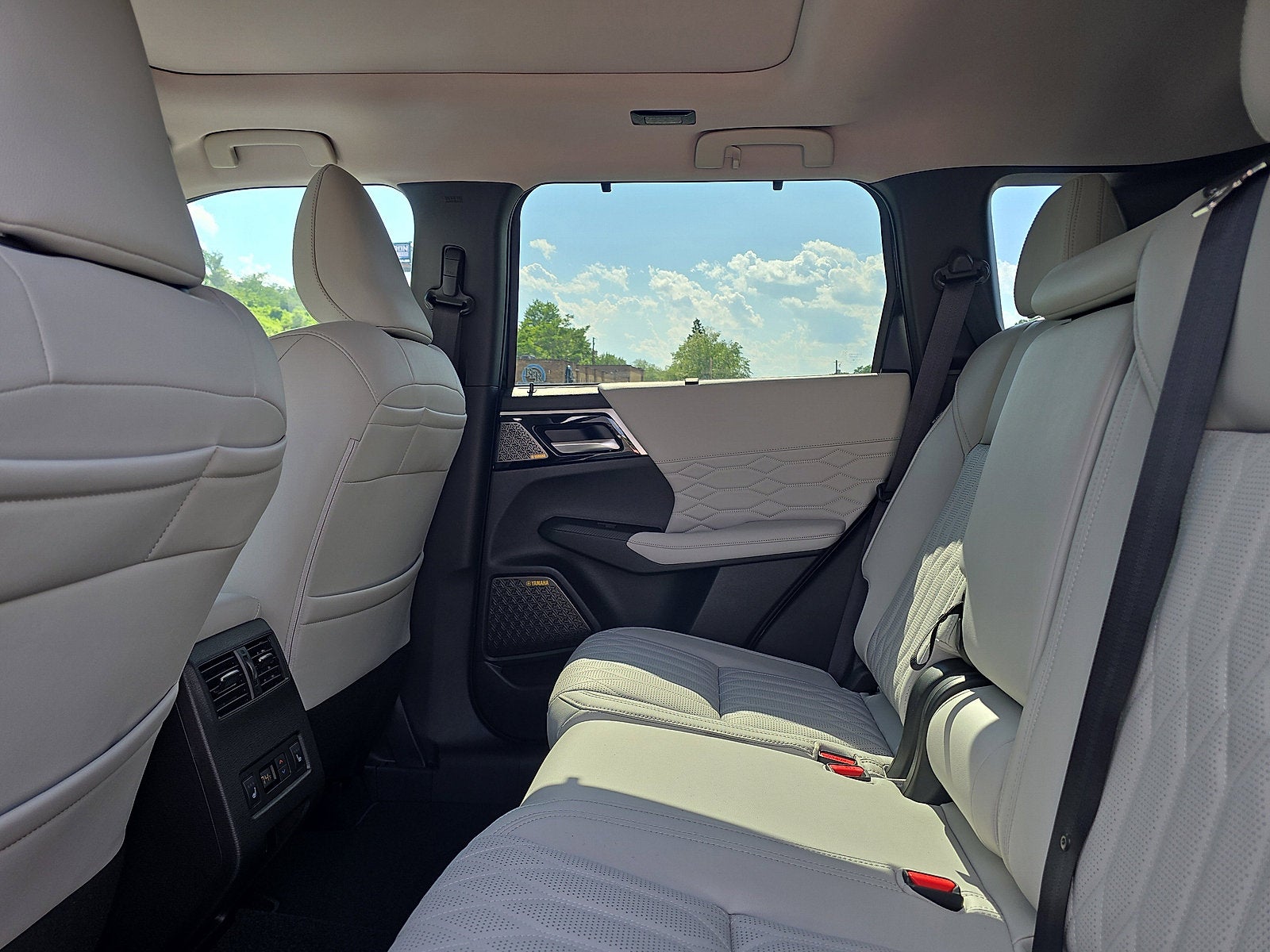 2025 Mitsubishi Outlander Platinum Edition