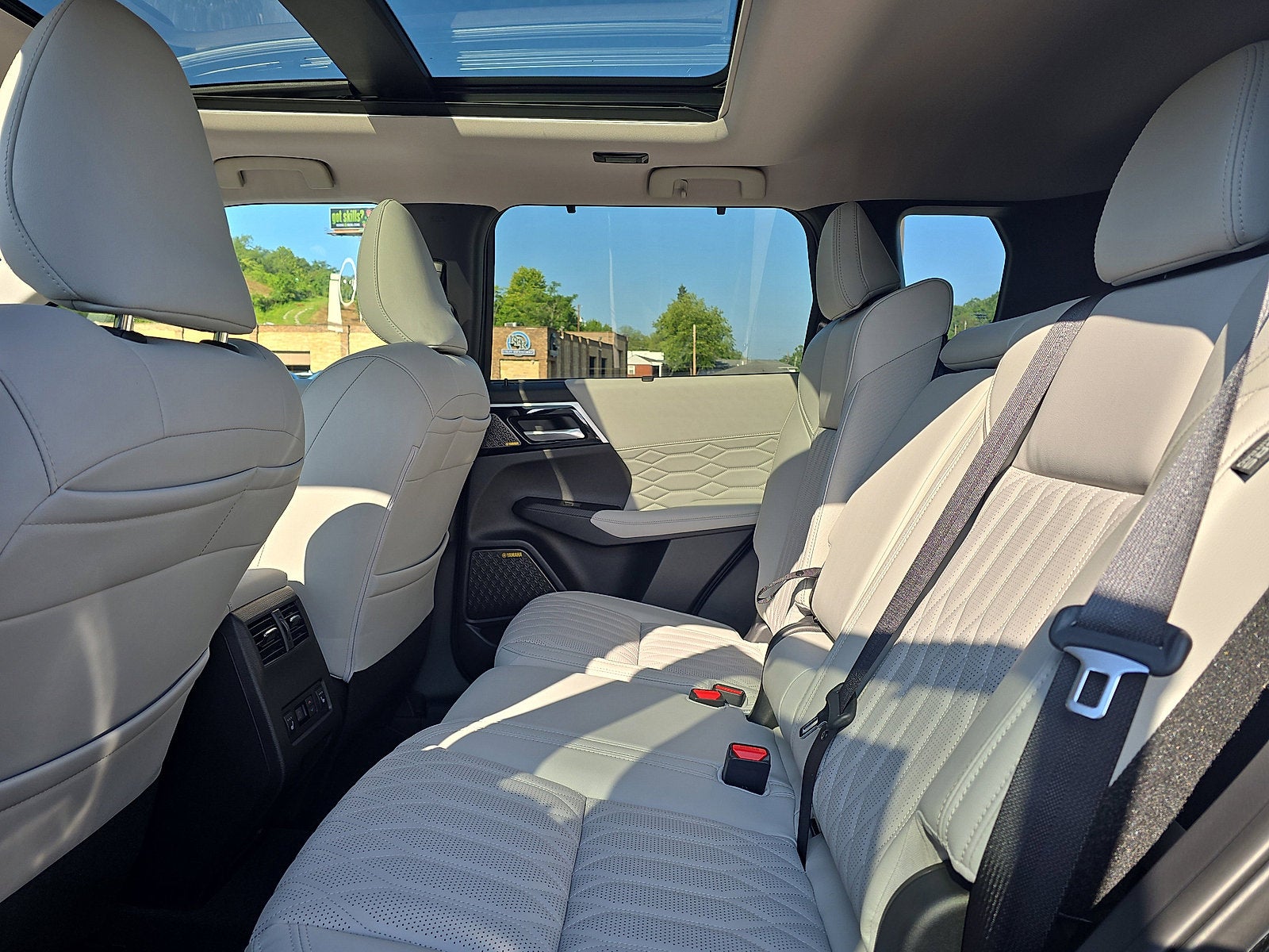 2025 Mitsubishi Outlander Platinum Edition