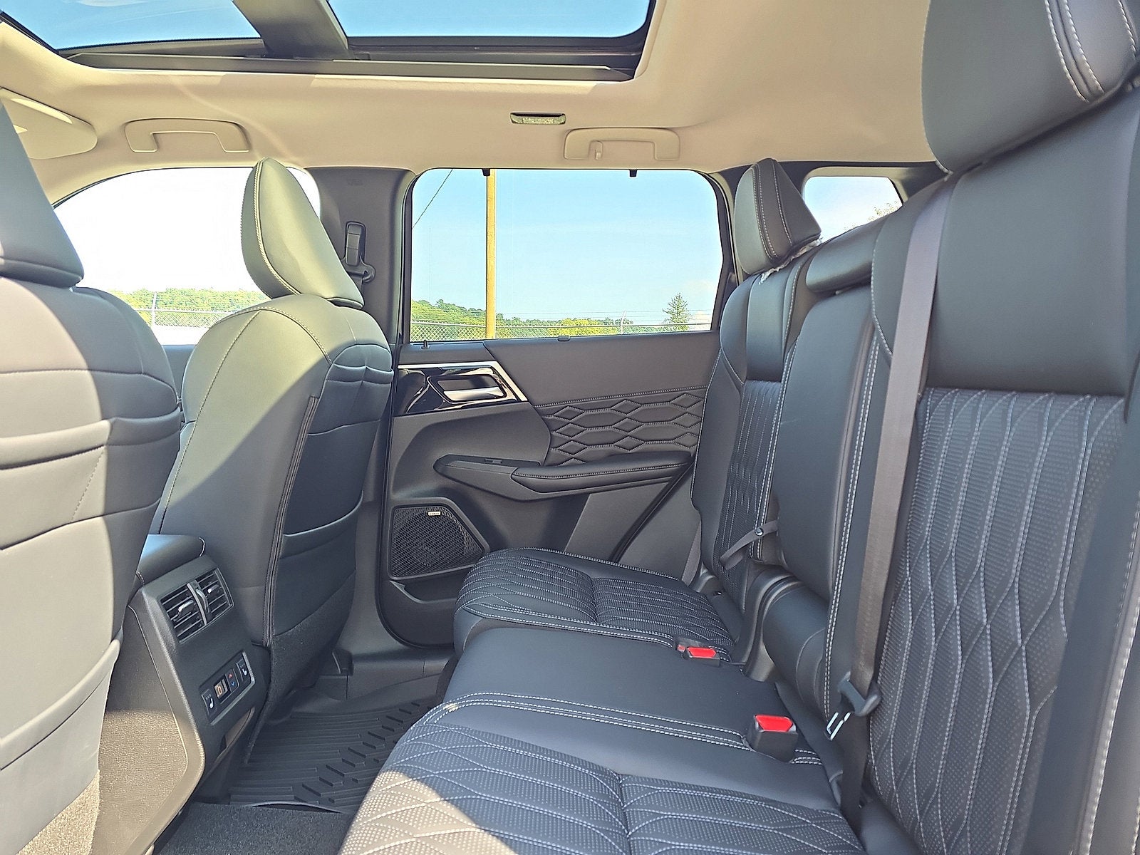 2025 Mitsubishi Outlander Platinum Edition