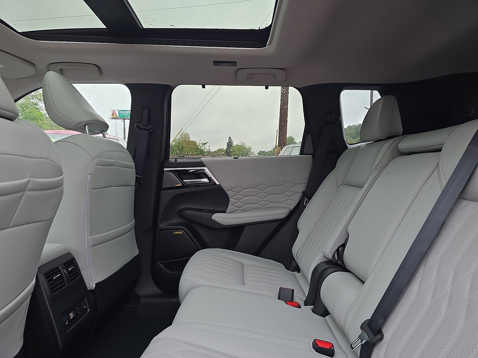 2025 Mitsubishi Outlander Platinum Edition