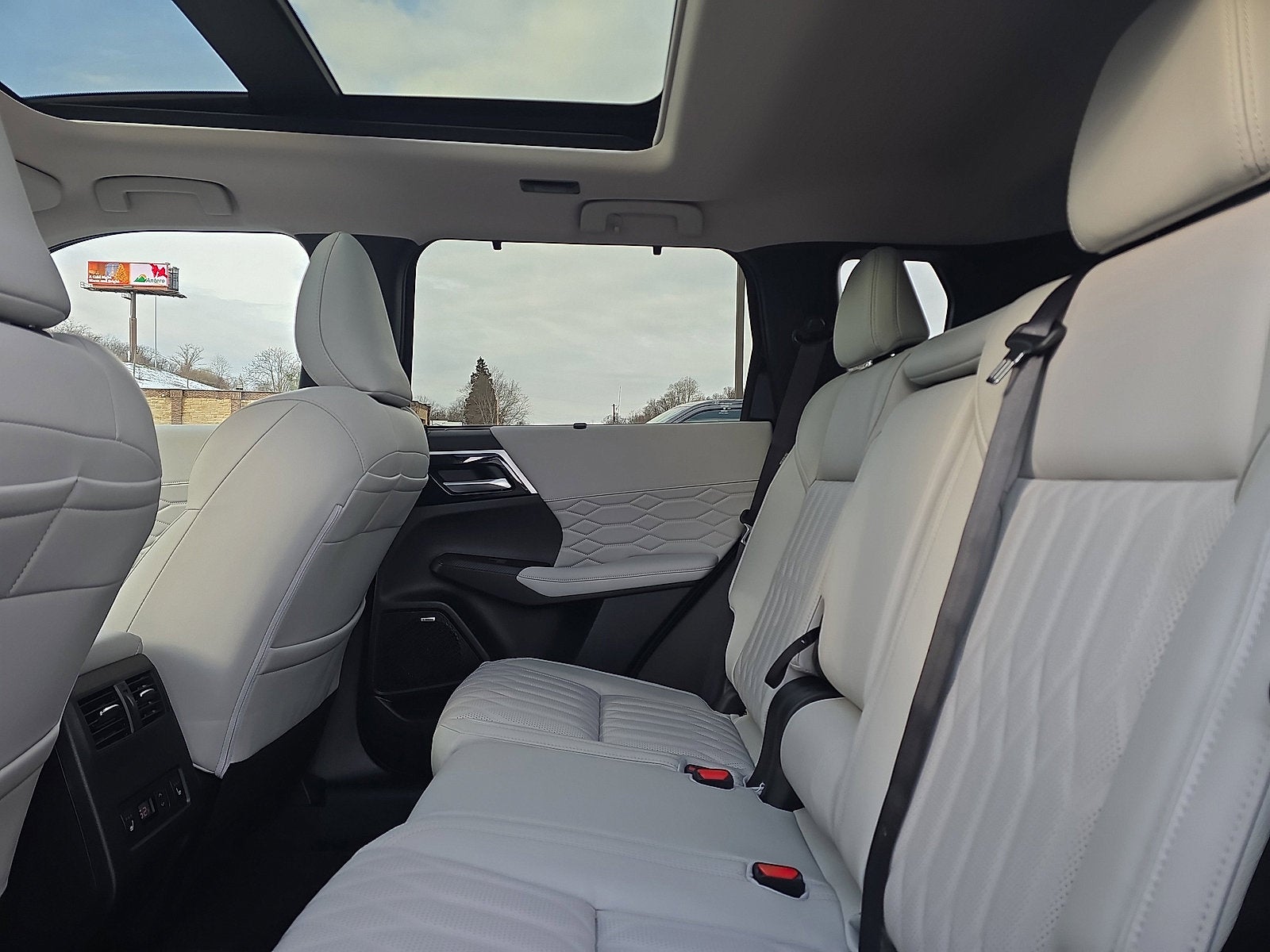 2026 Mitsubishi Outlander SEL