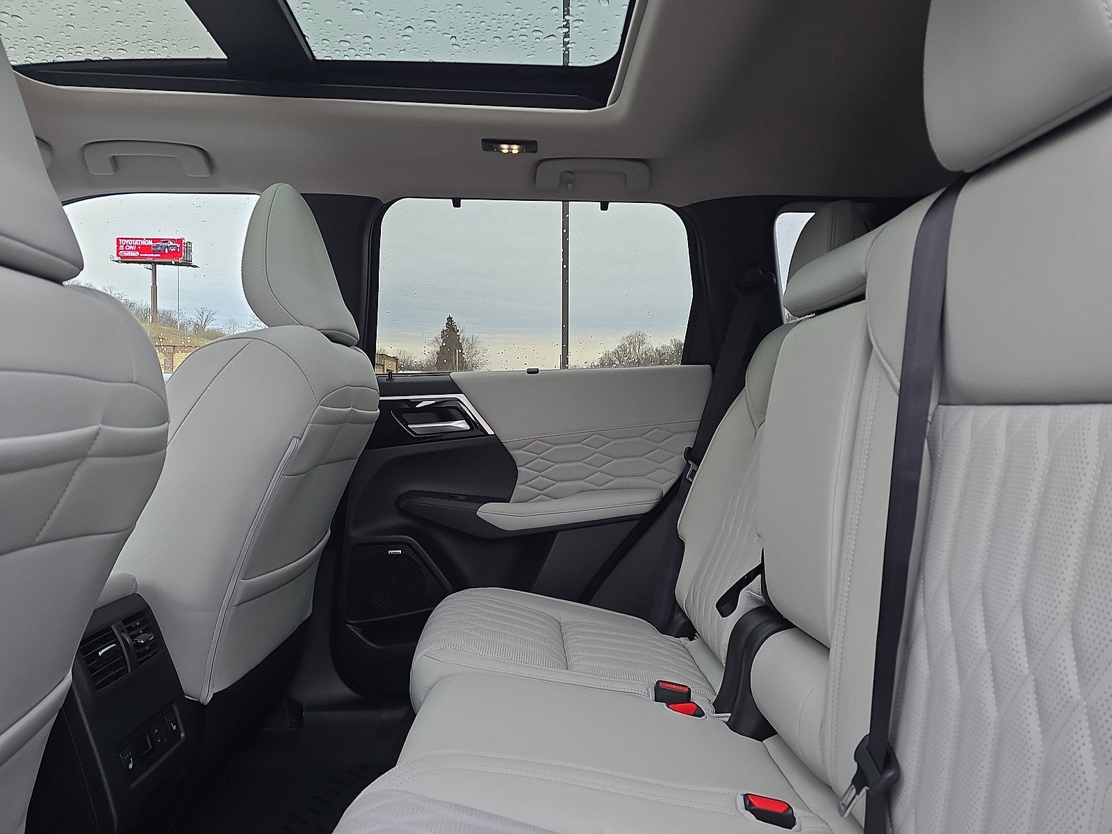 2026 Mitsubishi Outlander SEL