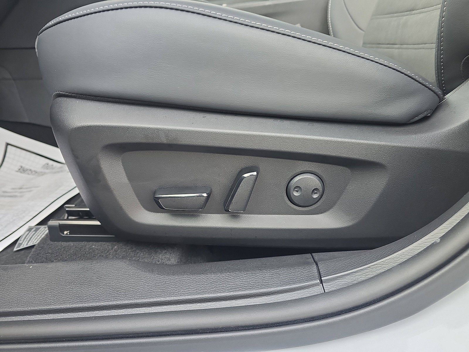 2025 Mitsubishi Outlander PHEV SE