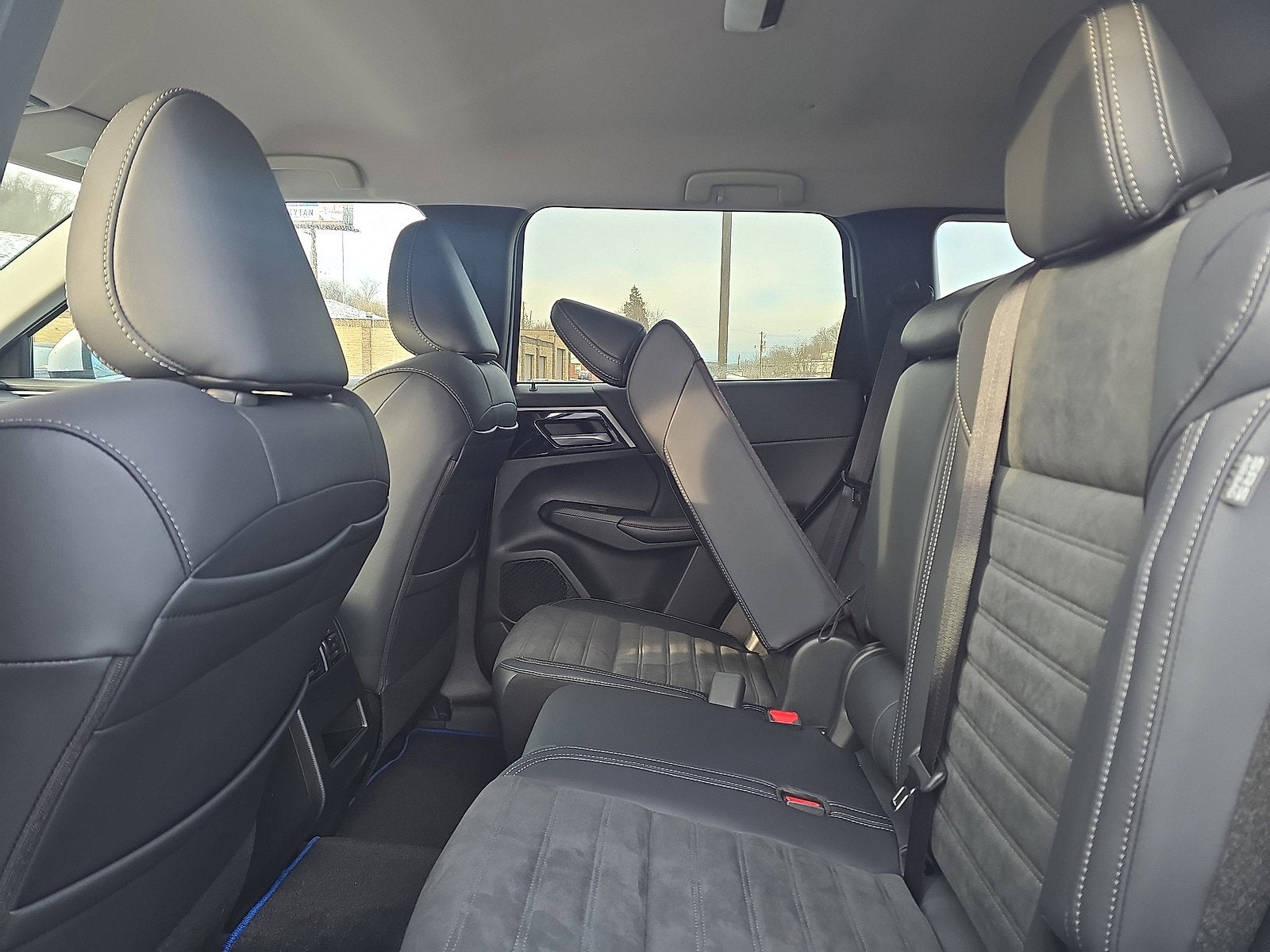 2025 Mitsubishi Outlander PHEV SE