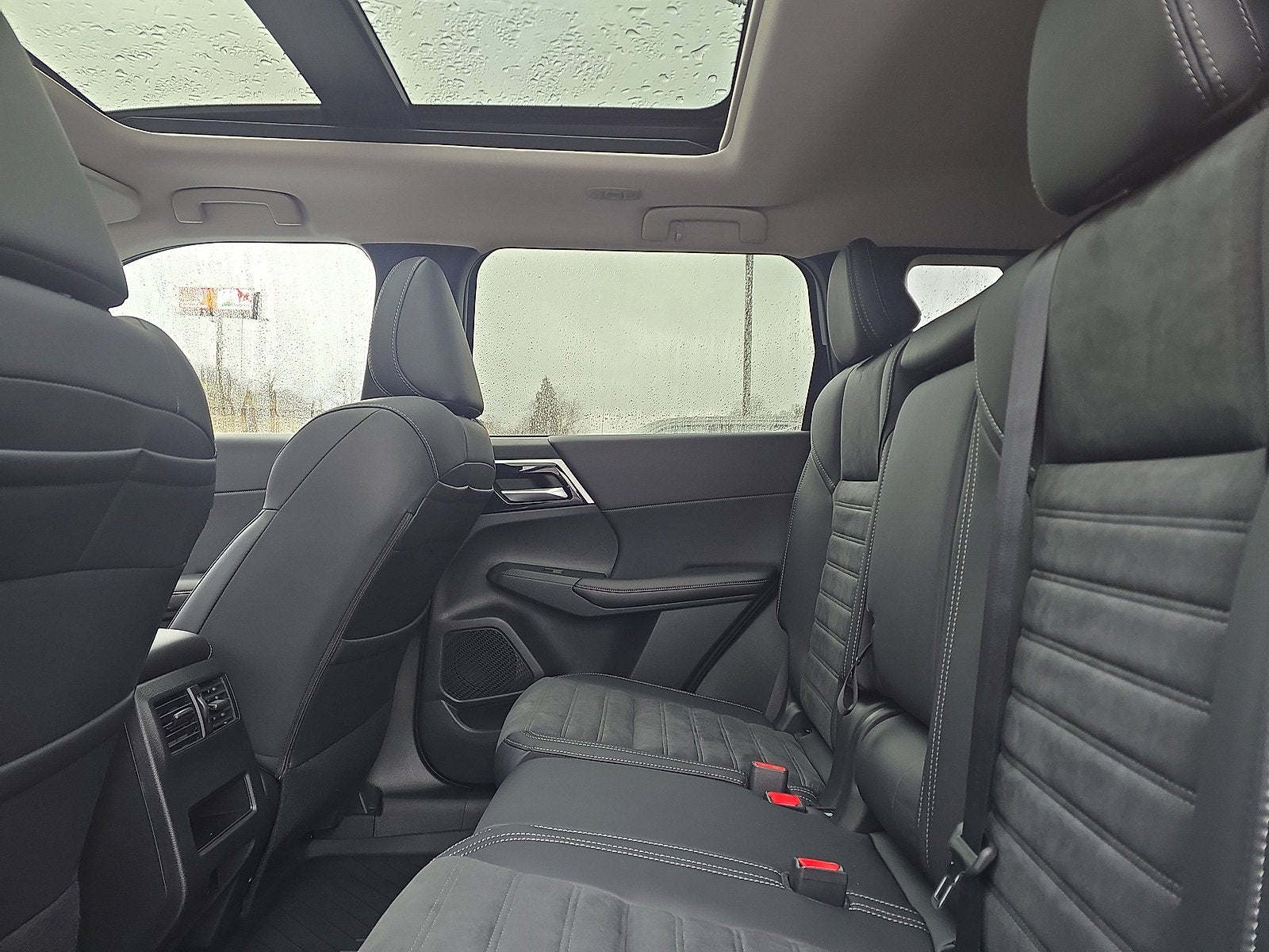 2025 Mitsubishi Outlander PHEV SE