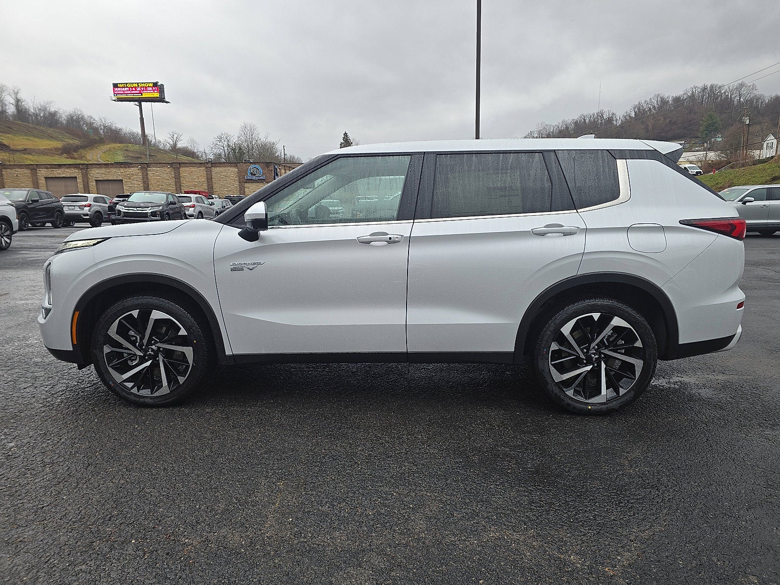 2025 Mitsubishi Outlander PHEV SE