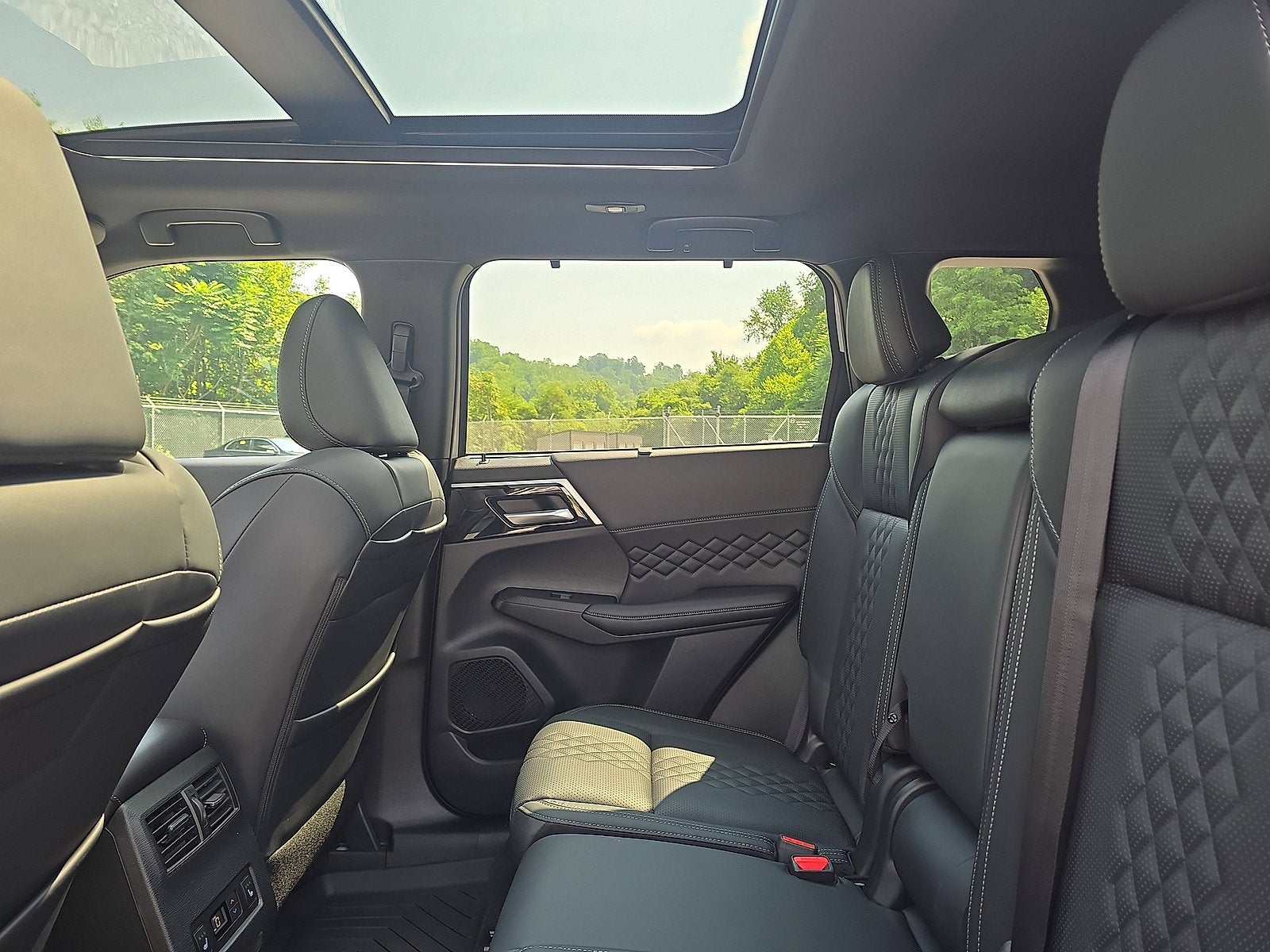 2025 Mitsubishi Outlander PHEV SEL