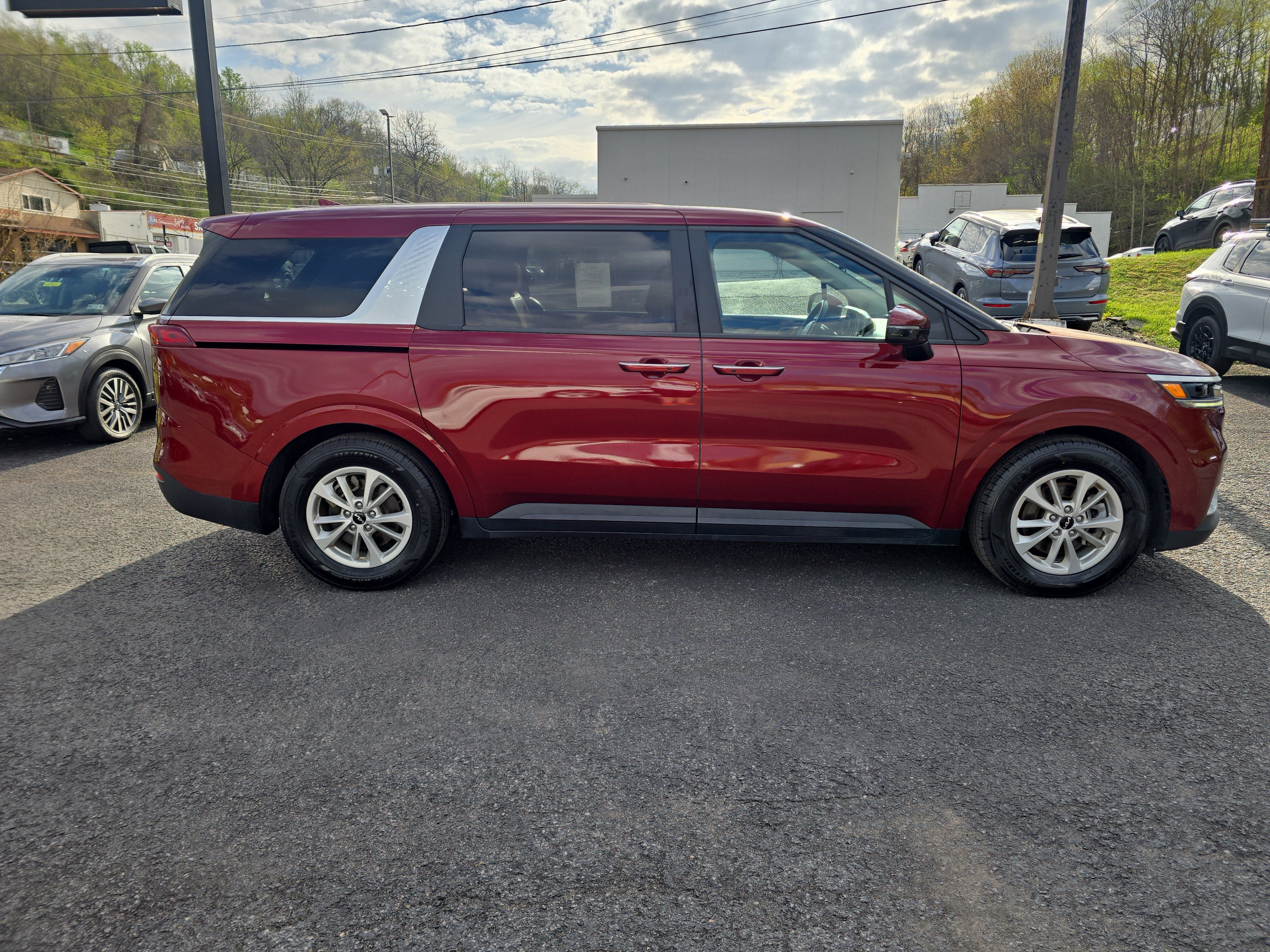 2024 Kia Carnival LX