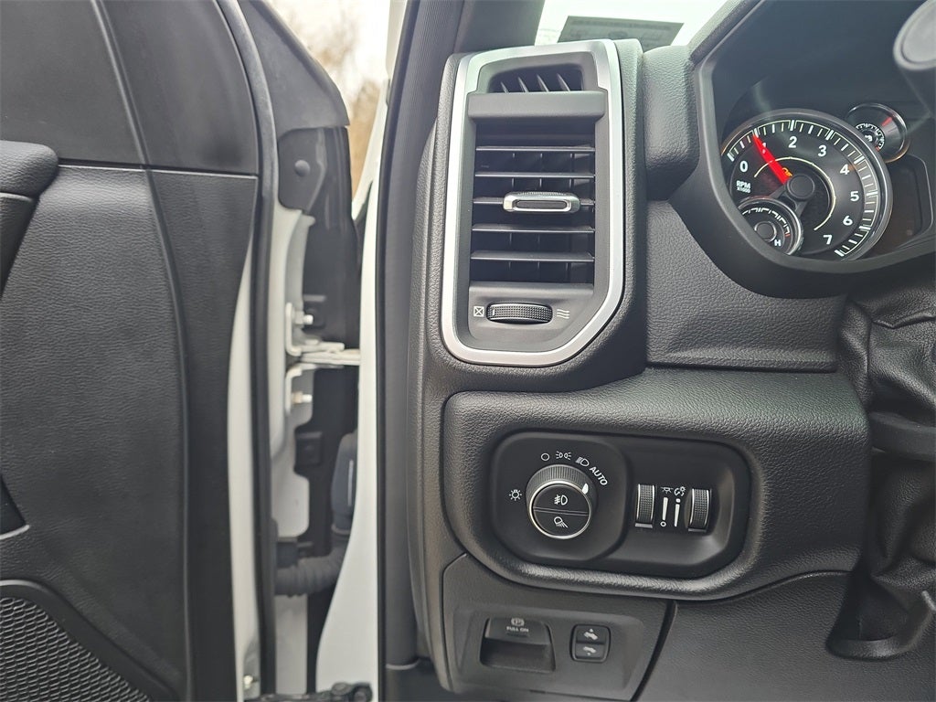 2019 RAM 1500 Big Horn/Lone Star Crew Cab 4x4 5'7' Box